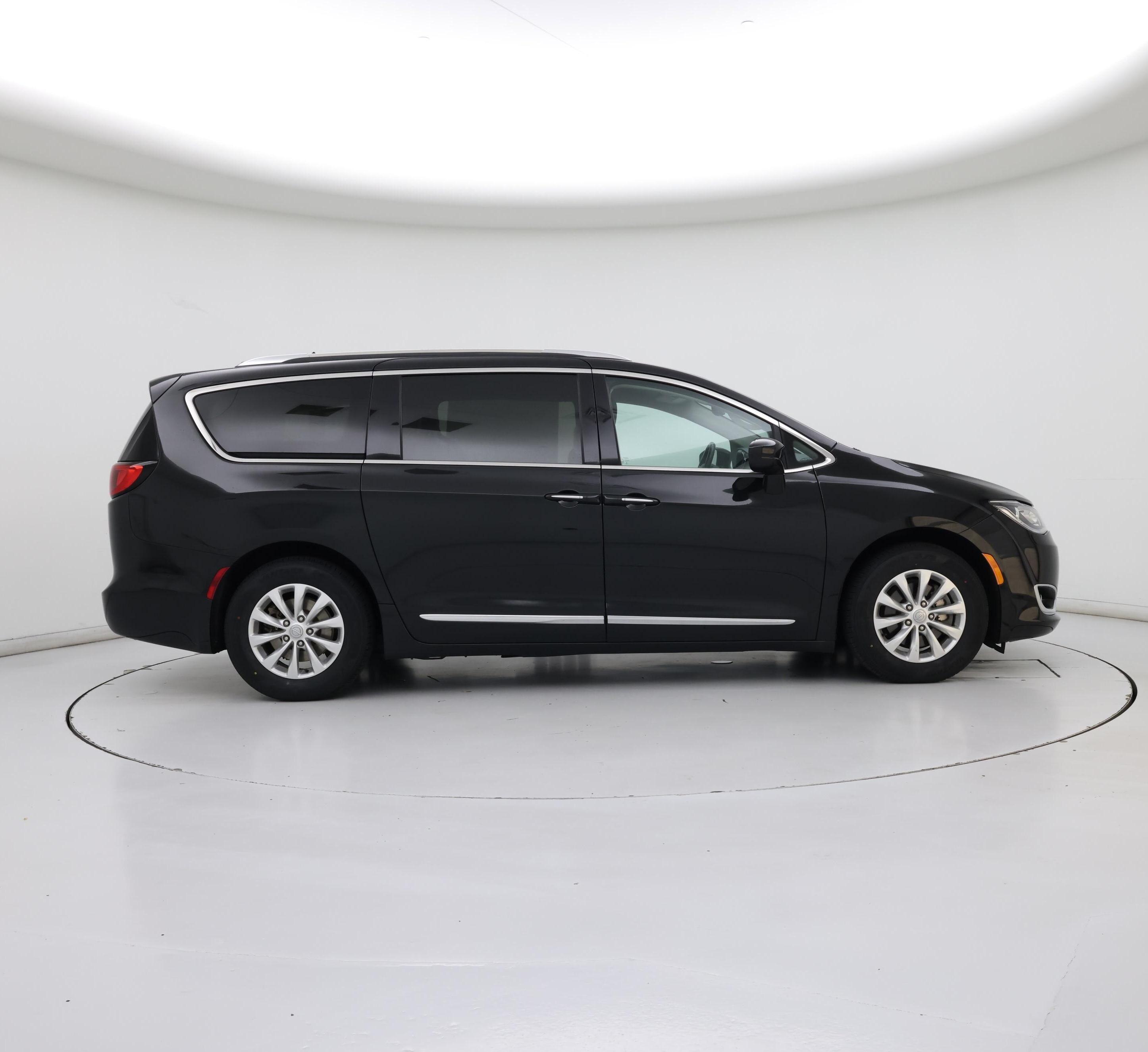 Thumbnail: 2019 Chrysler Pacifica - 7