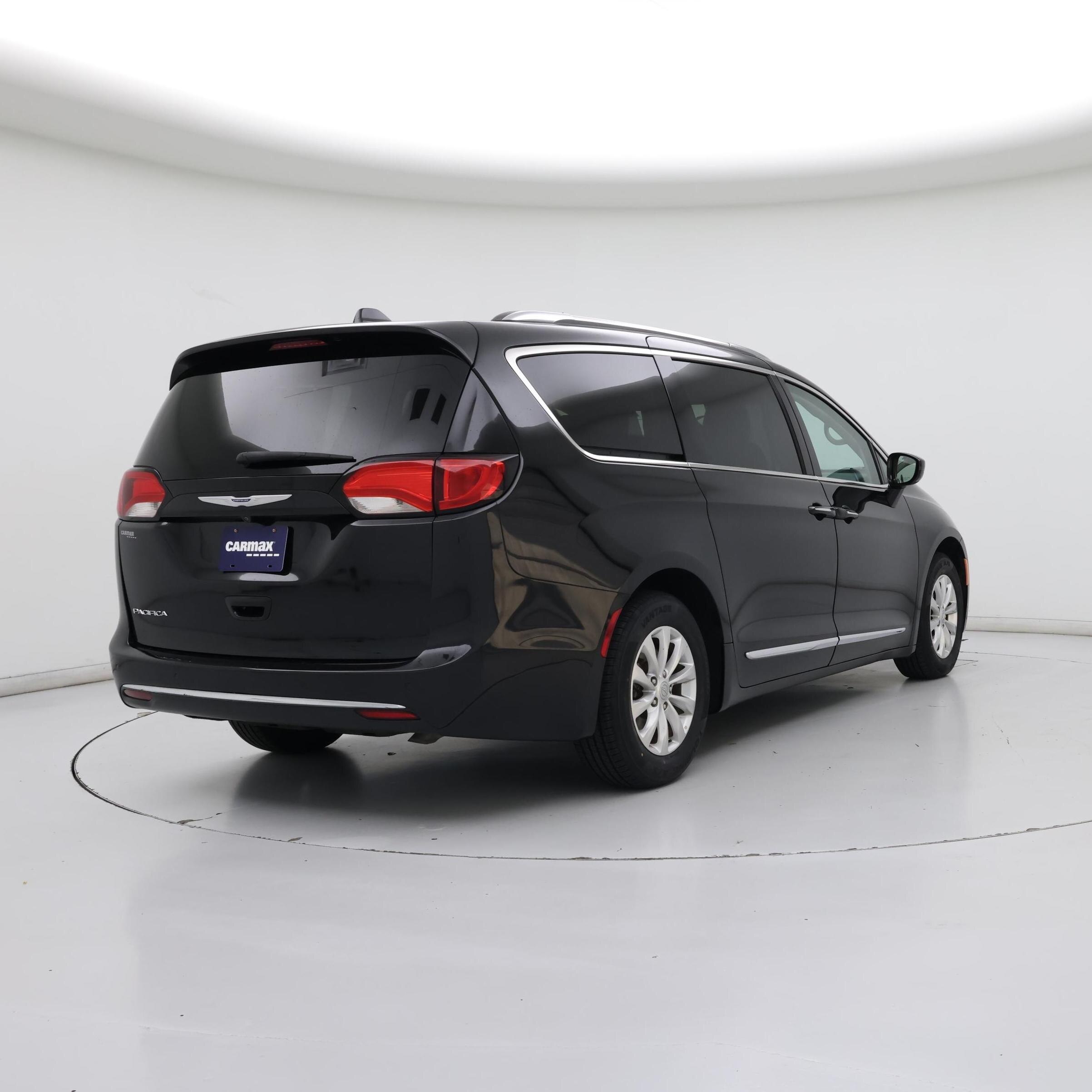 Thumbnail: 2019 Chrysler Pacifica - 8