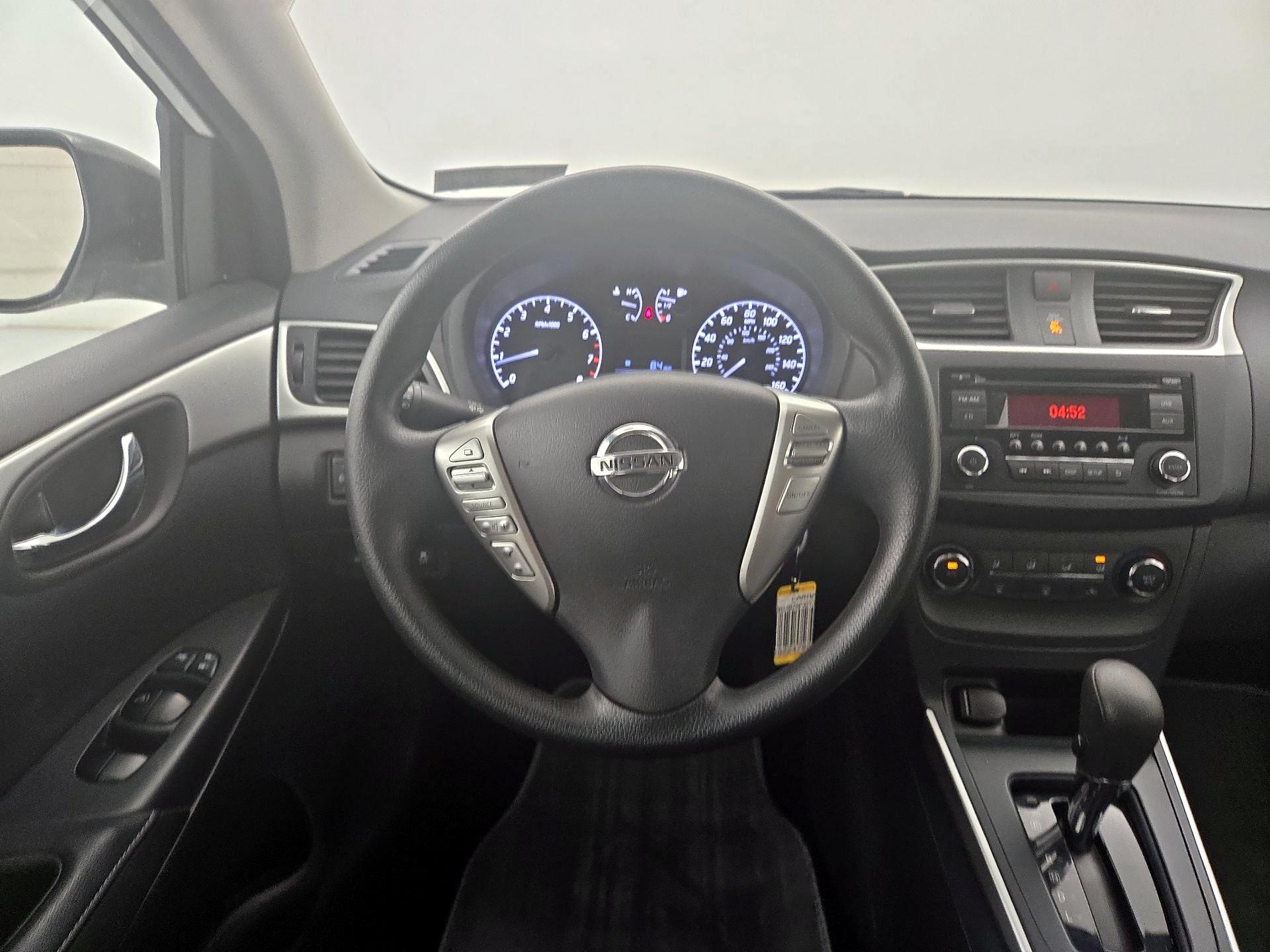 Thumbnail: 2016 Nissan Sentra - 10