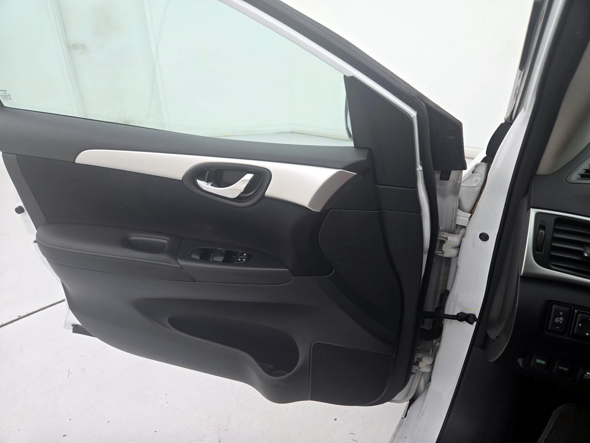 Thumbnail: 2016 Nissan Sentra - 12