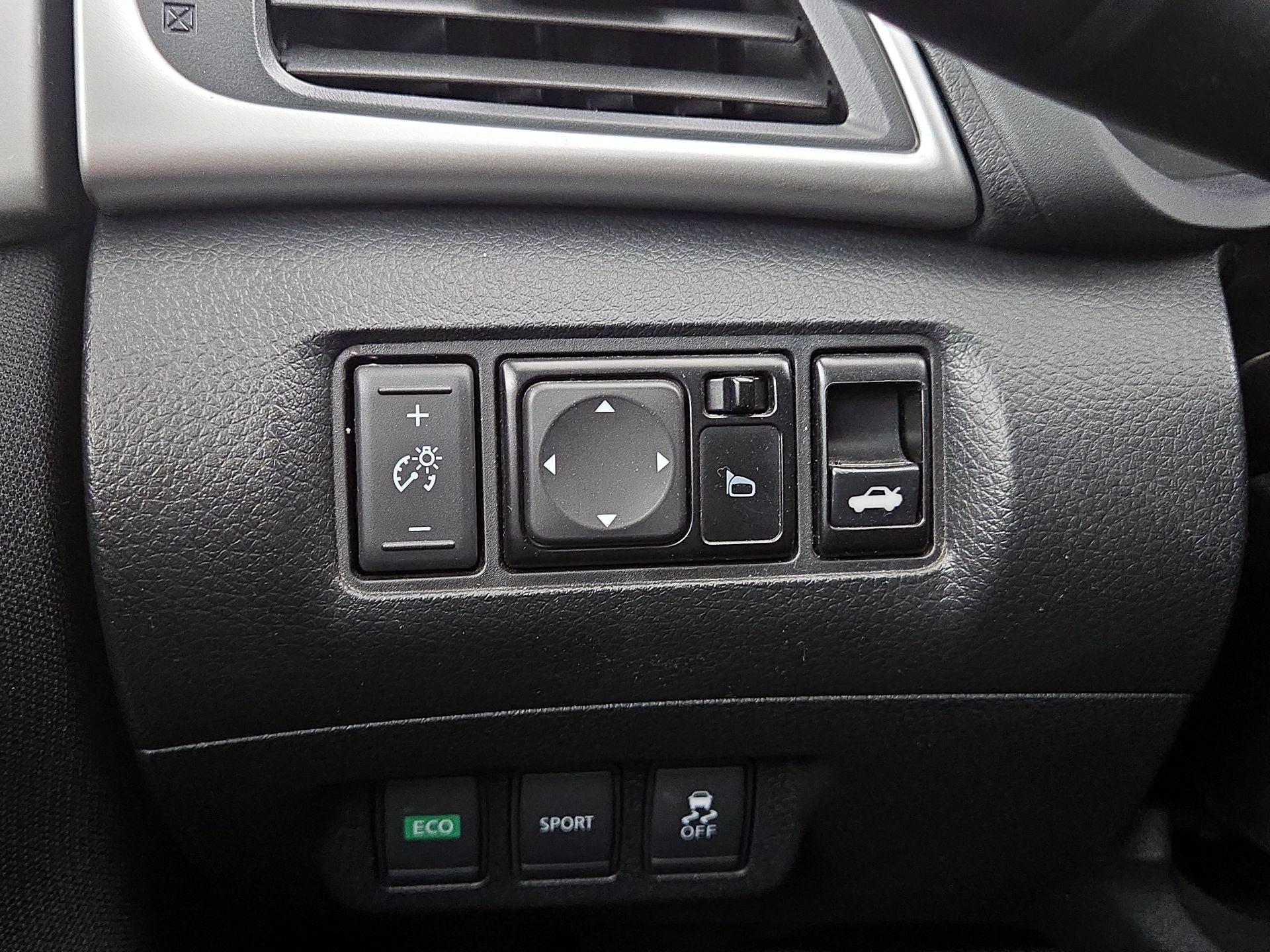 Thumbnail: 2016 Nissan Sentra - 13