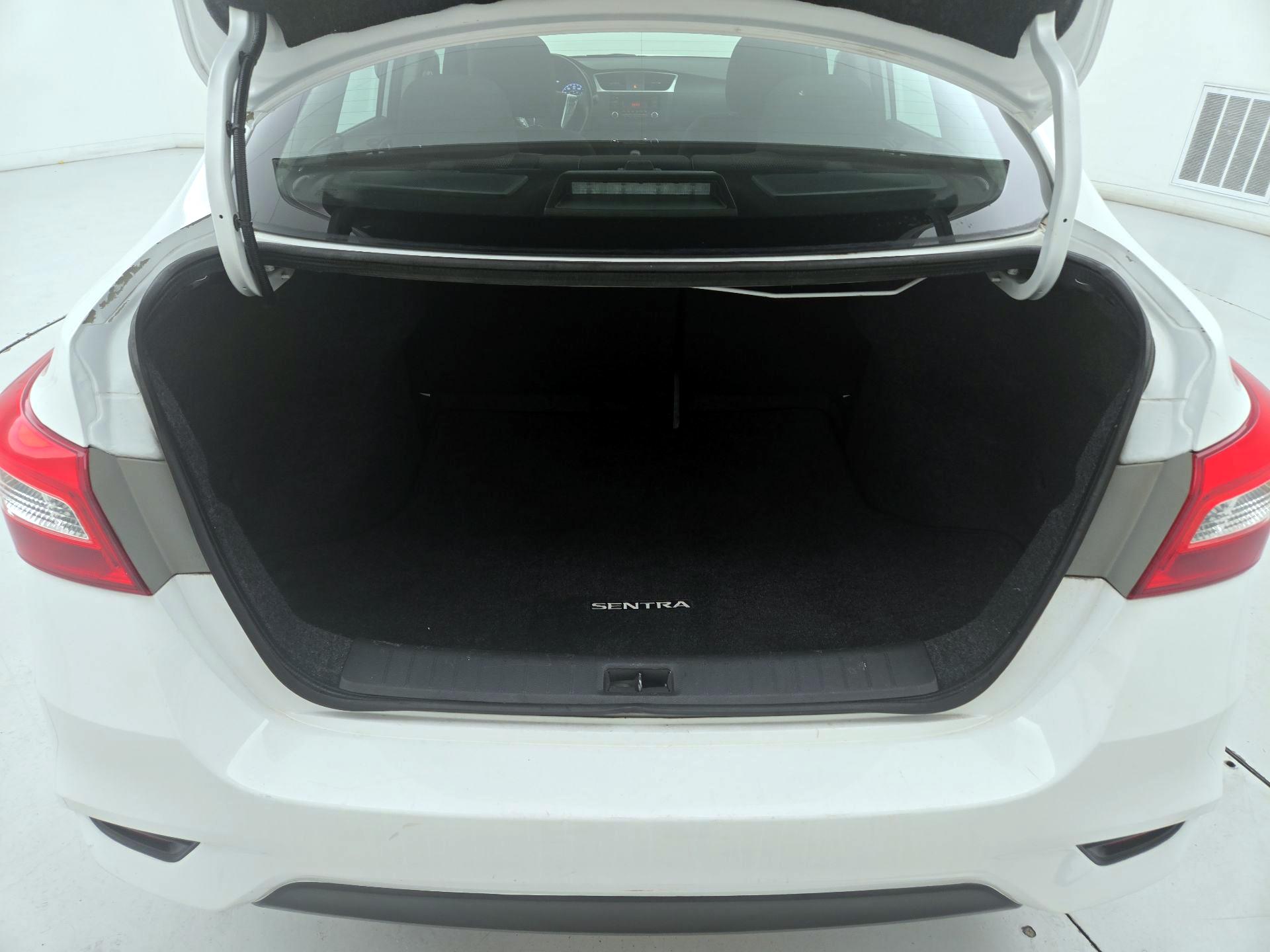 Thumbnail: 2016 Nissan Sentra - 18