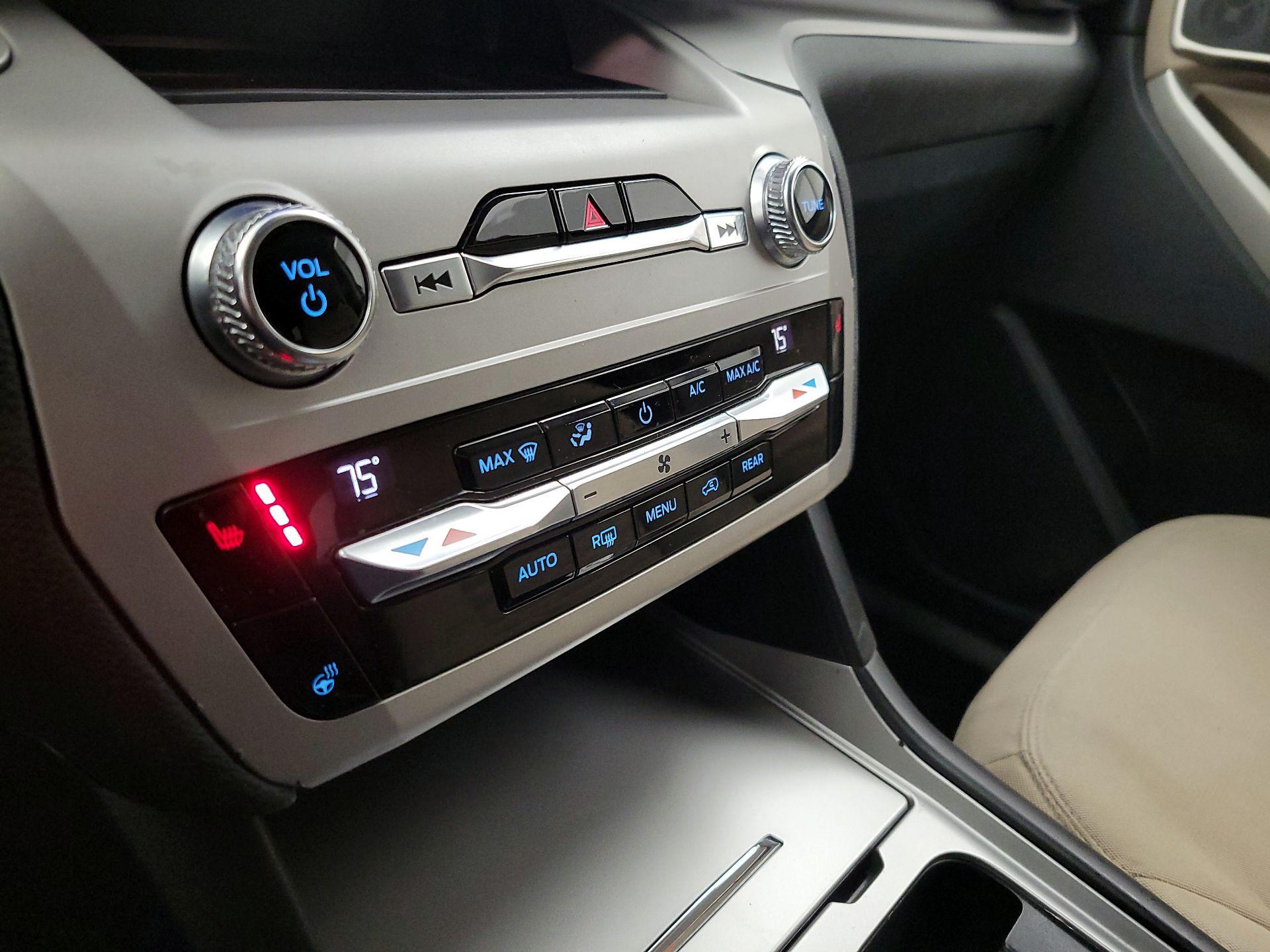 Thumbnail: 2020 Ford Explorer - 16