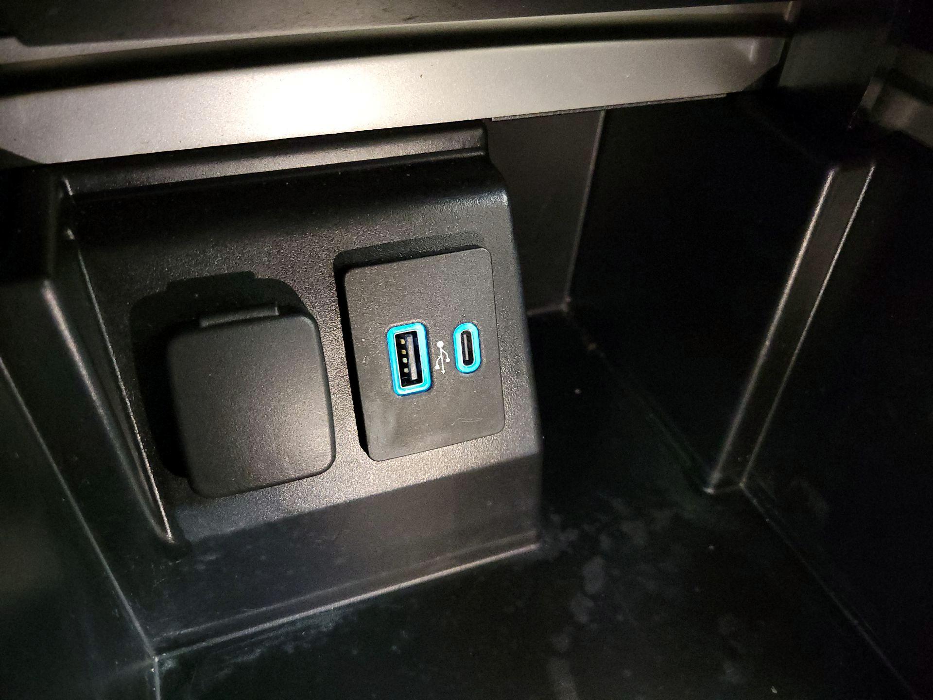 Thumbnail: 2020 Ford Explorer - 18