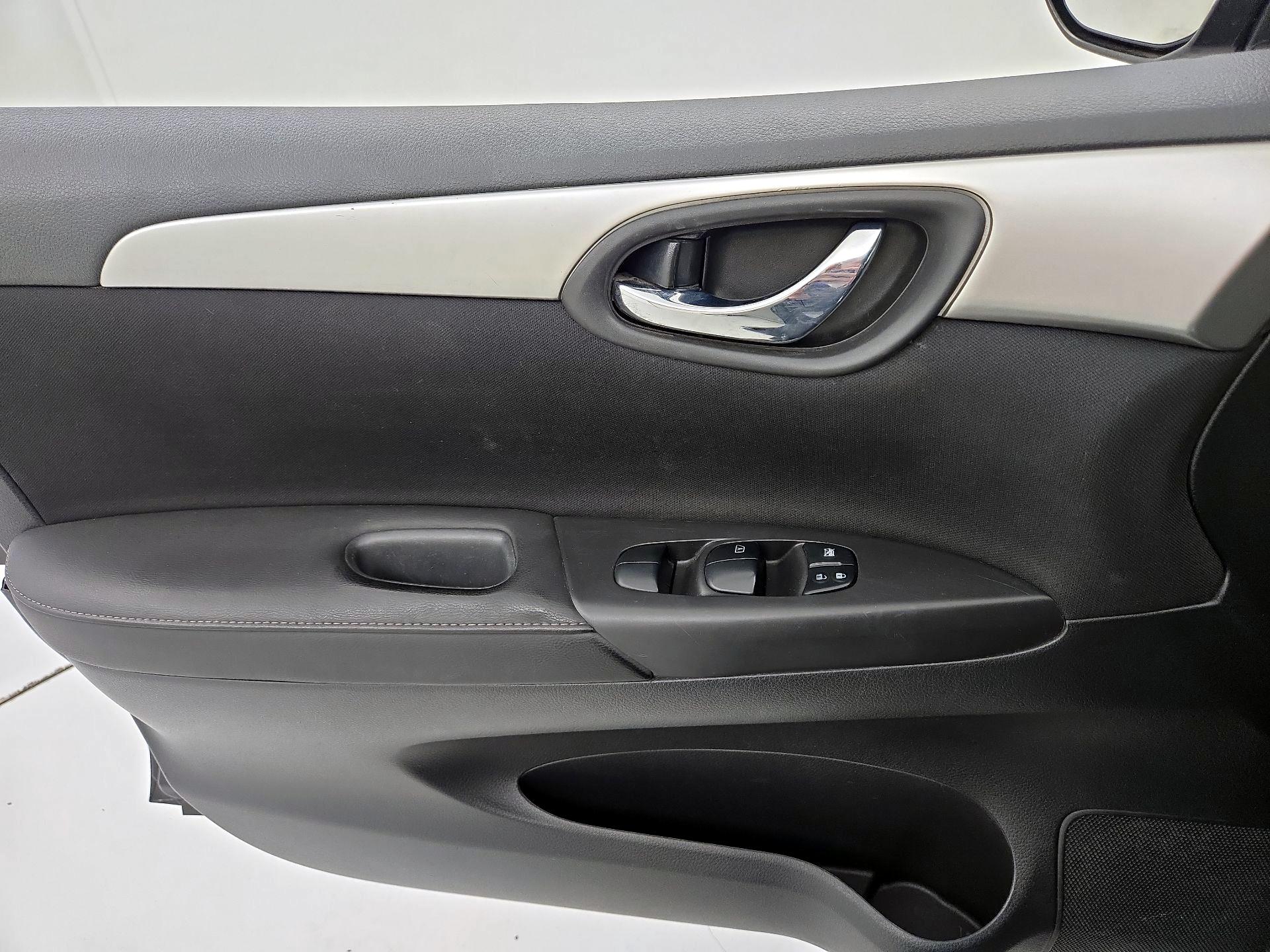 Thumbnail: 2019 Nissan Sentra - 12