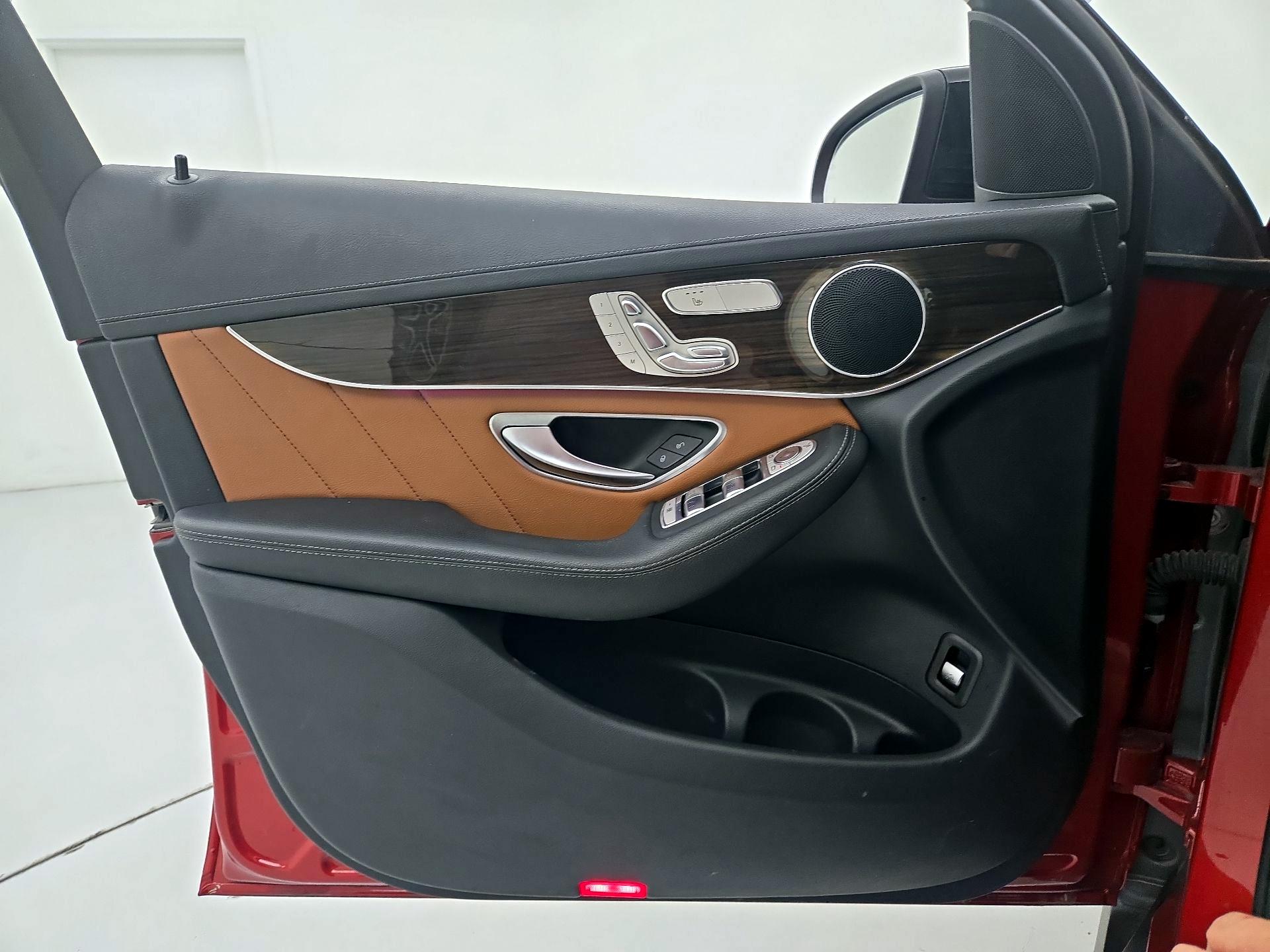 Thumbnail: 2022 Mercedes-Benz GLC - 12