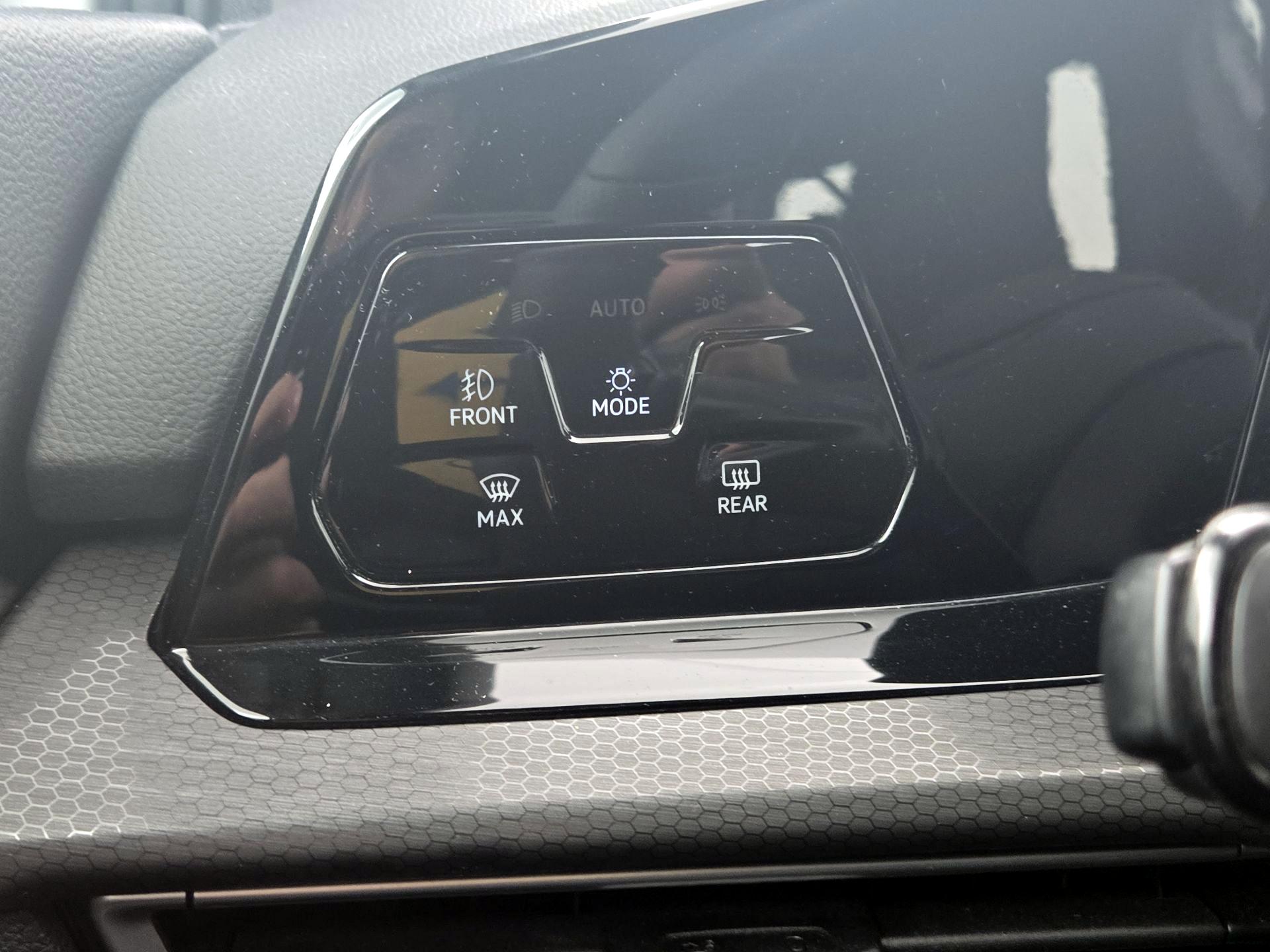 Thumbnail: 2022 Volkswagen Golf - 13