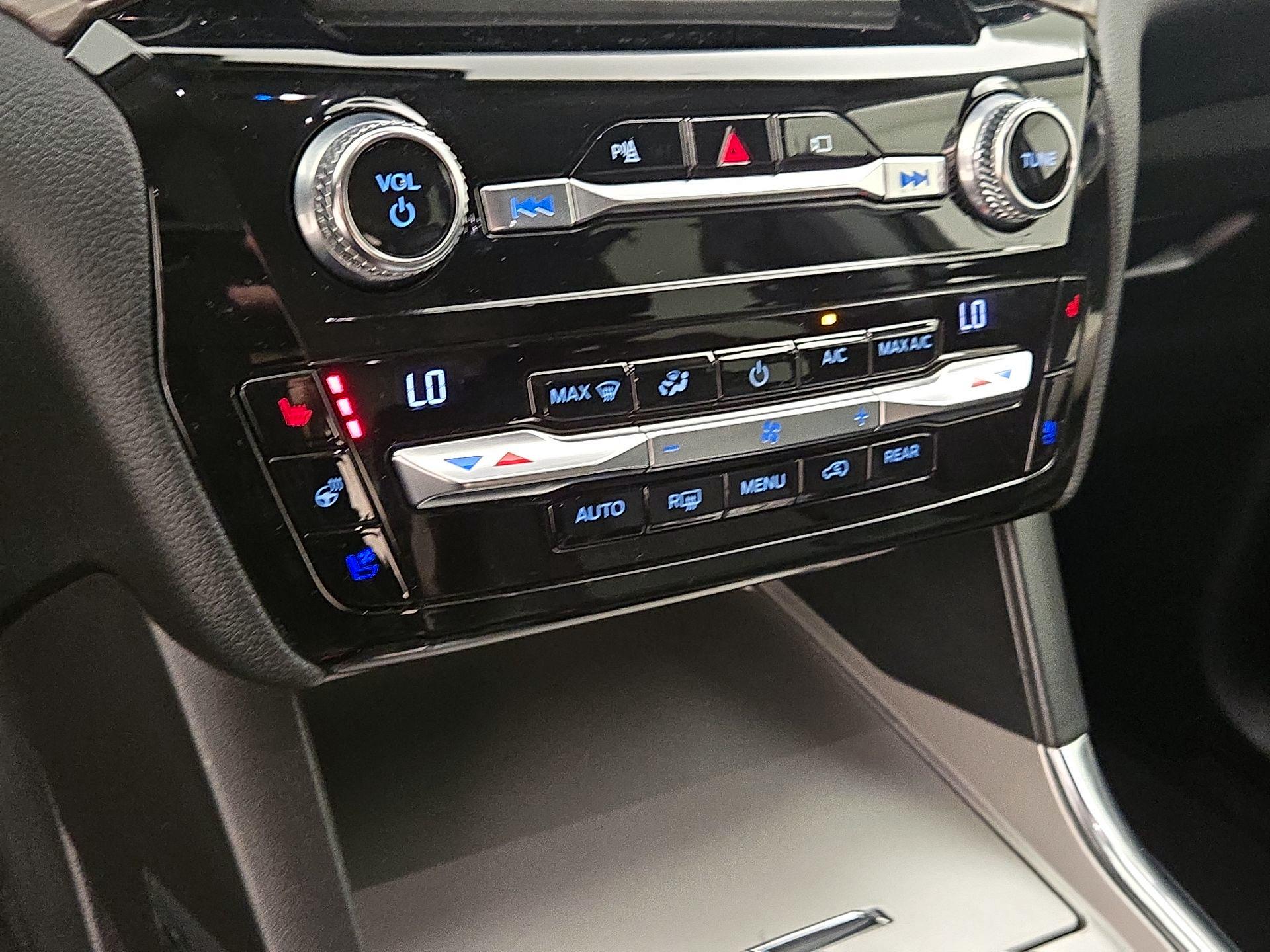 Thumbnail: 2021 Ford Explorer - 17