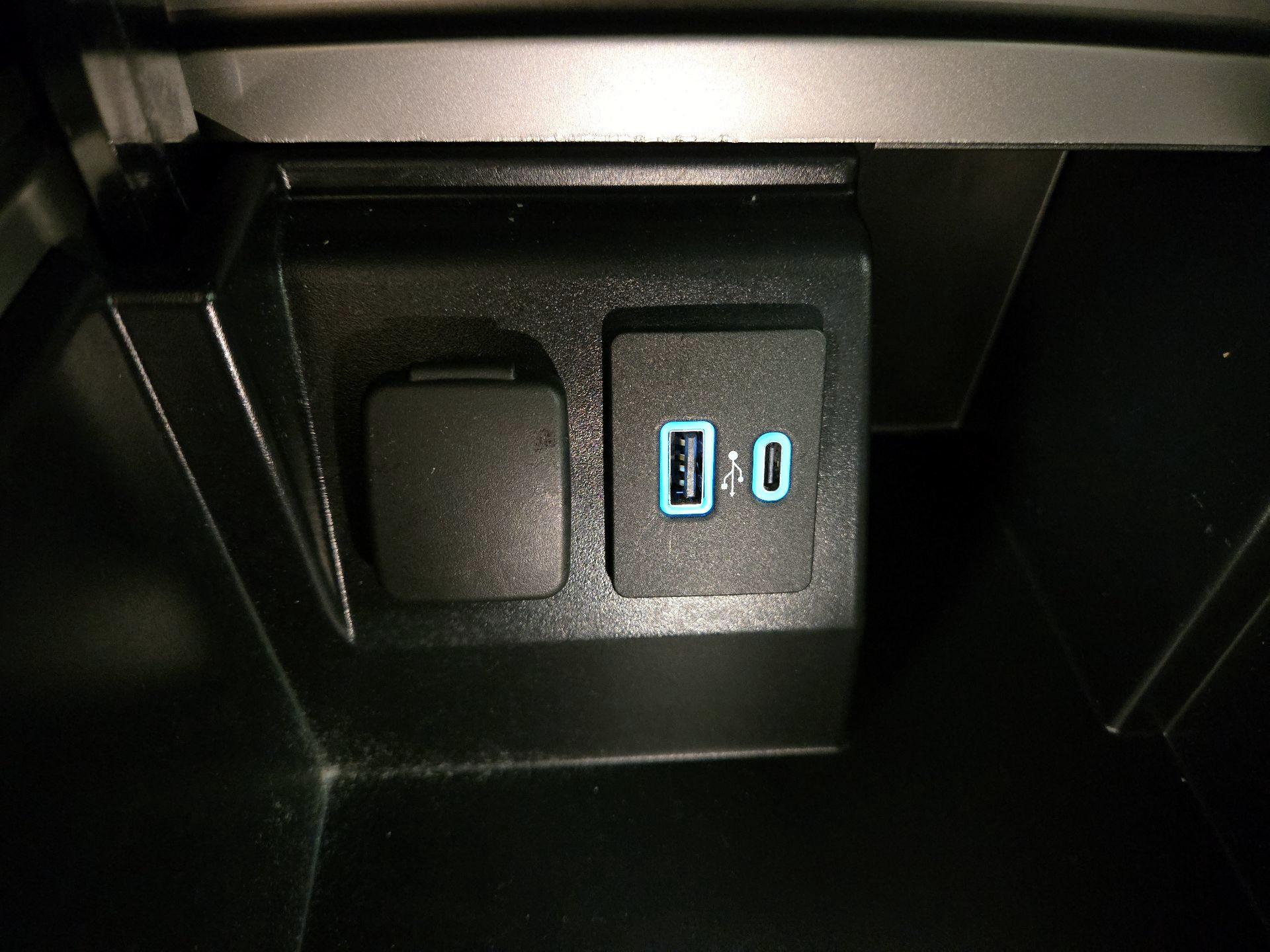 Thumbnail: 2021 Ford Explorer - 19