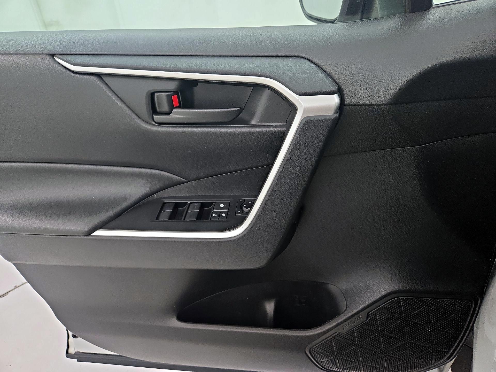 Thumbnail: 2021 Toyota RAV4 - 12