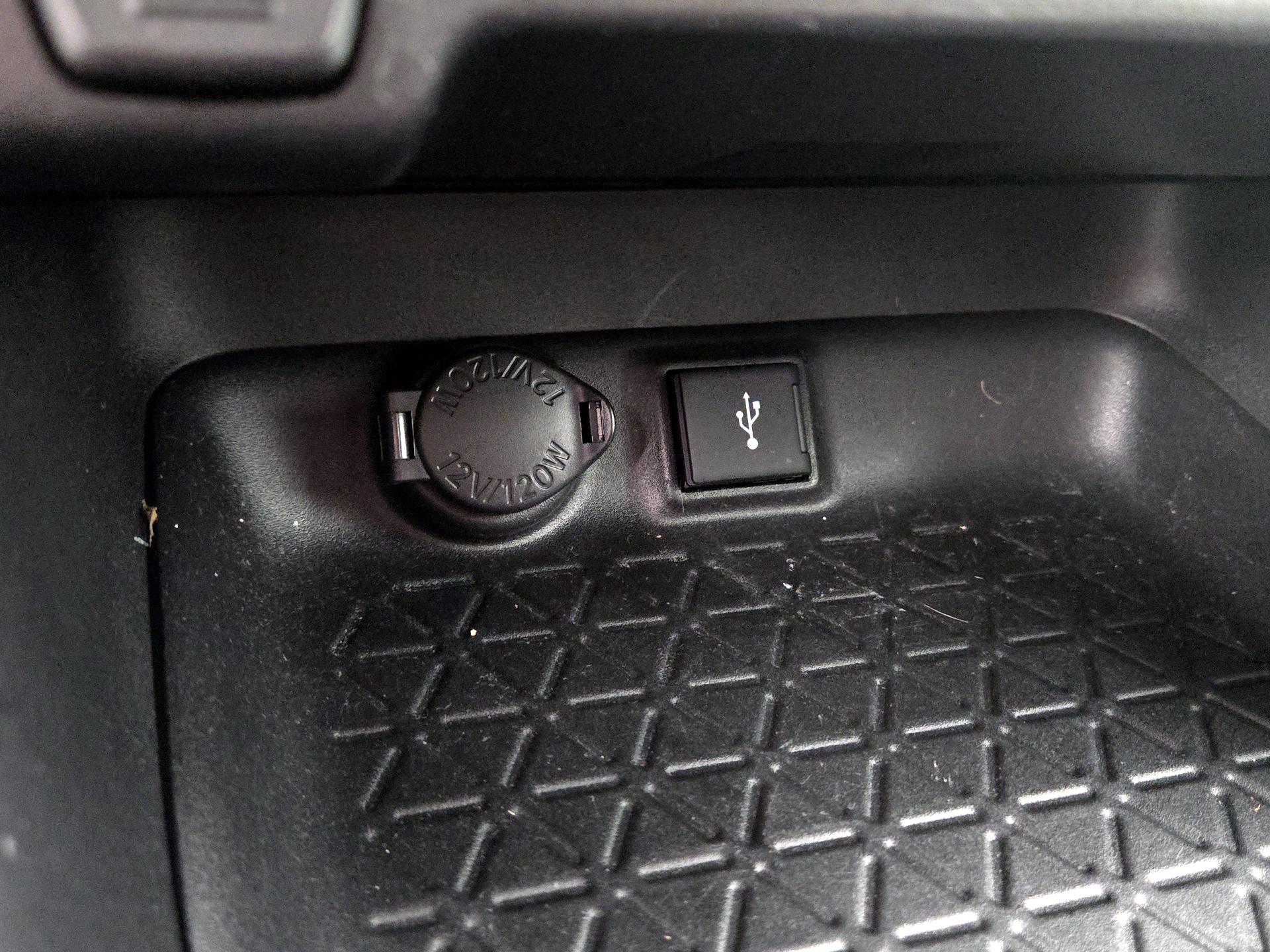 Thumbnail: 2021 Toyota RAV4 - 18