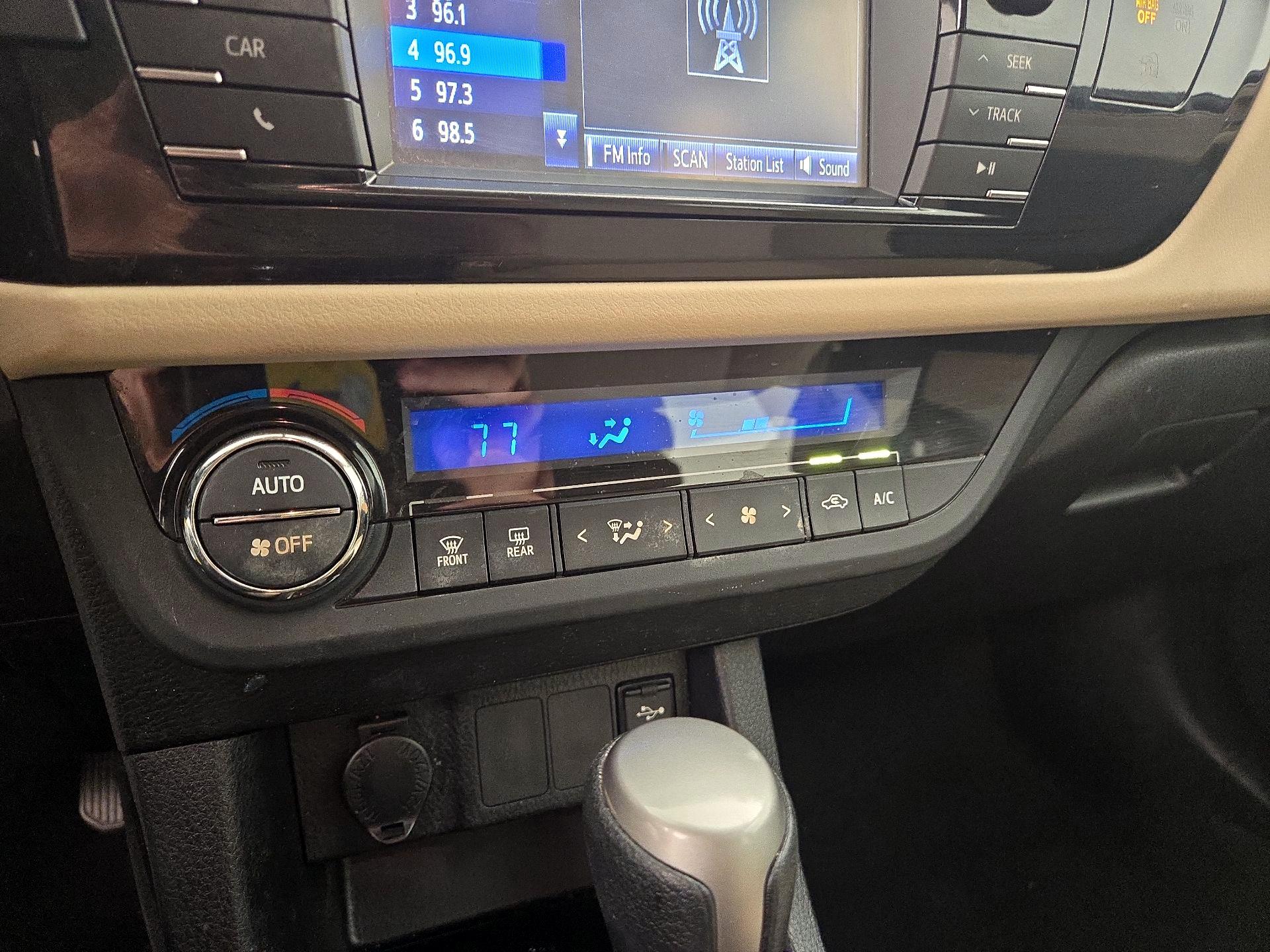 Thumbnail: 2015 Toyota Corolla - 16