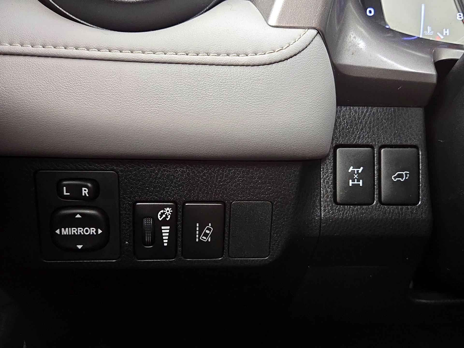 Thumbnail: 2018 Toyota RAV4 - 13