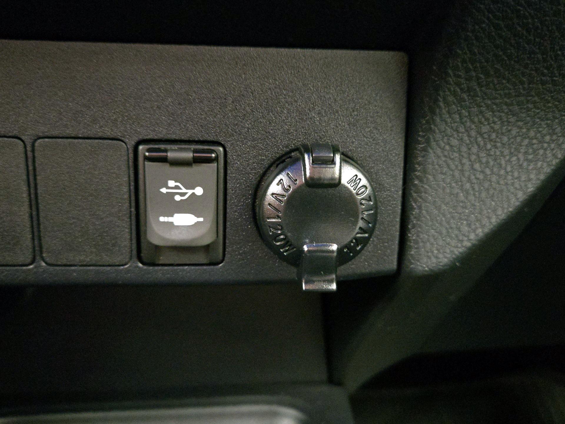 Thumbnail: 2018 Toyota RAV4 - 19