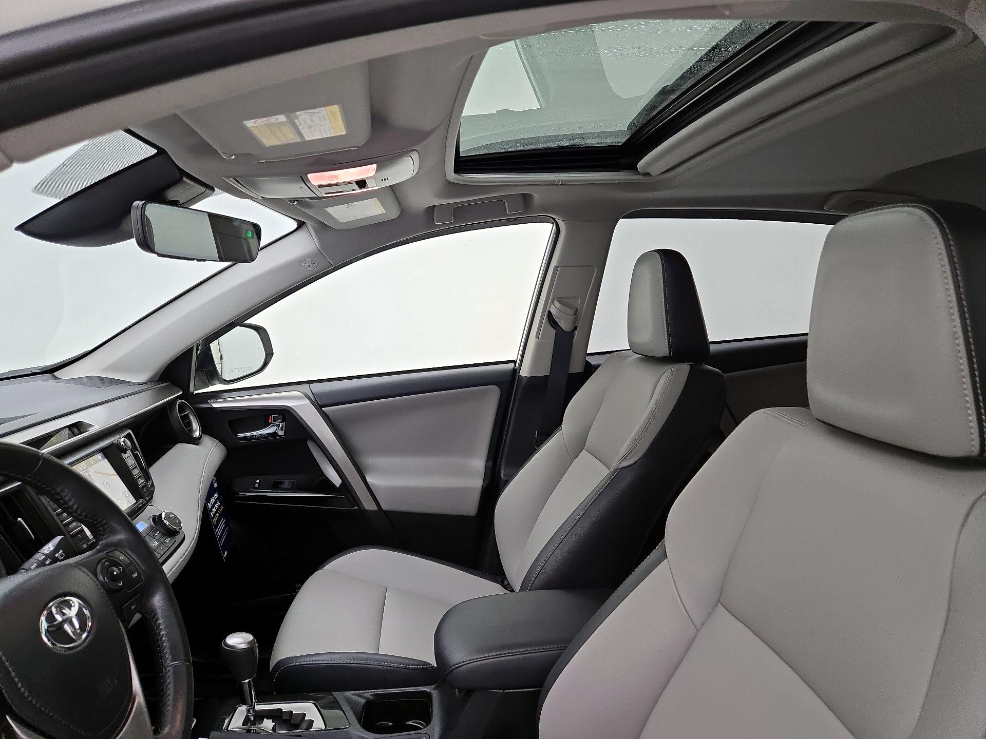 Thumbnail: 2018 Toyota RAV4 - 20
