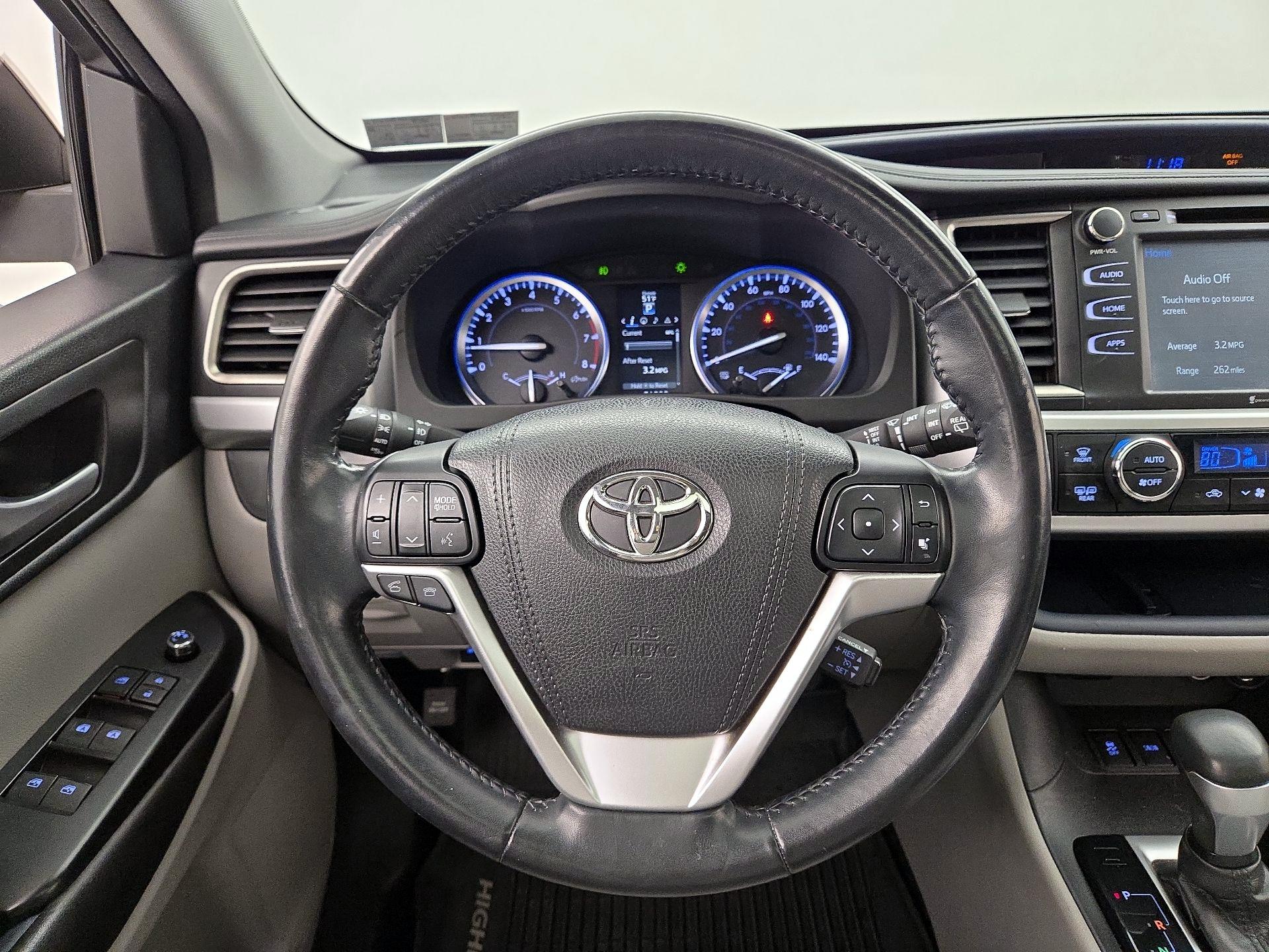 Thumbnail: 2016 Toyota Highlander - 10