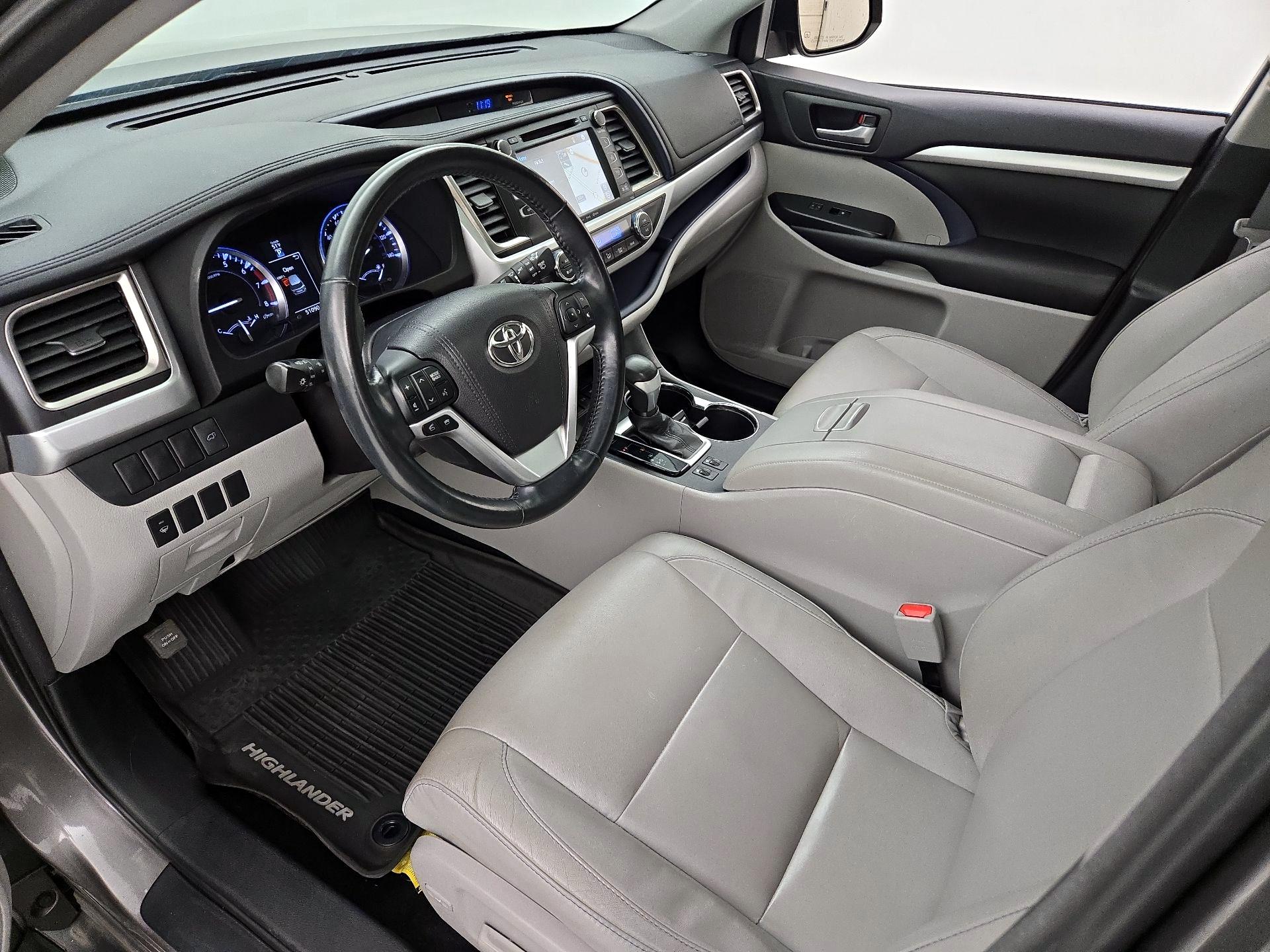 Thumbnail: 2016 Toyota Highlander - 11