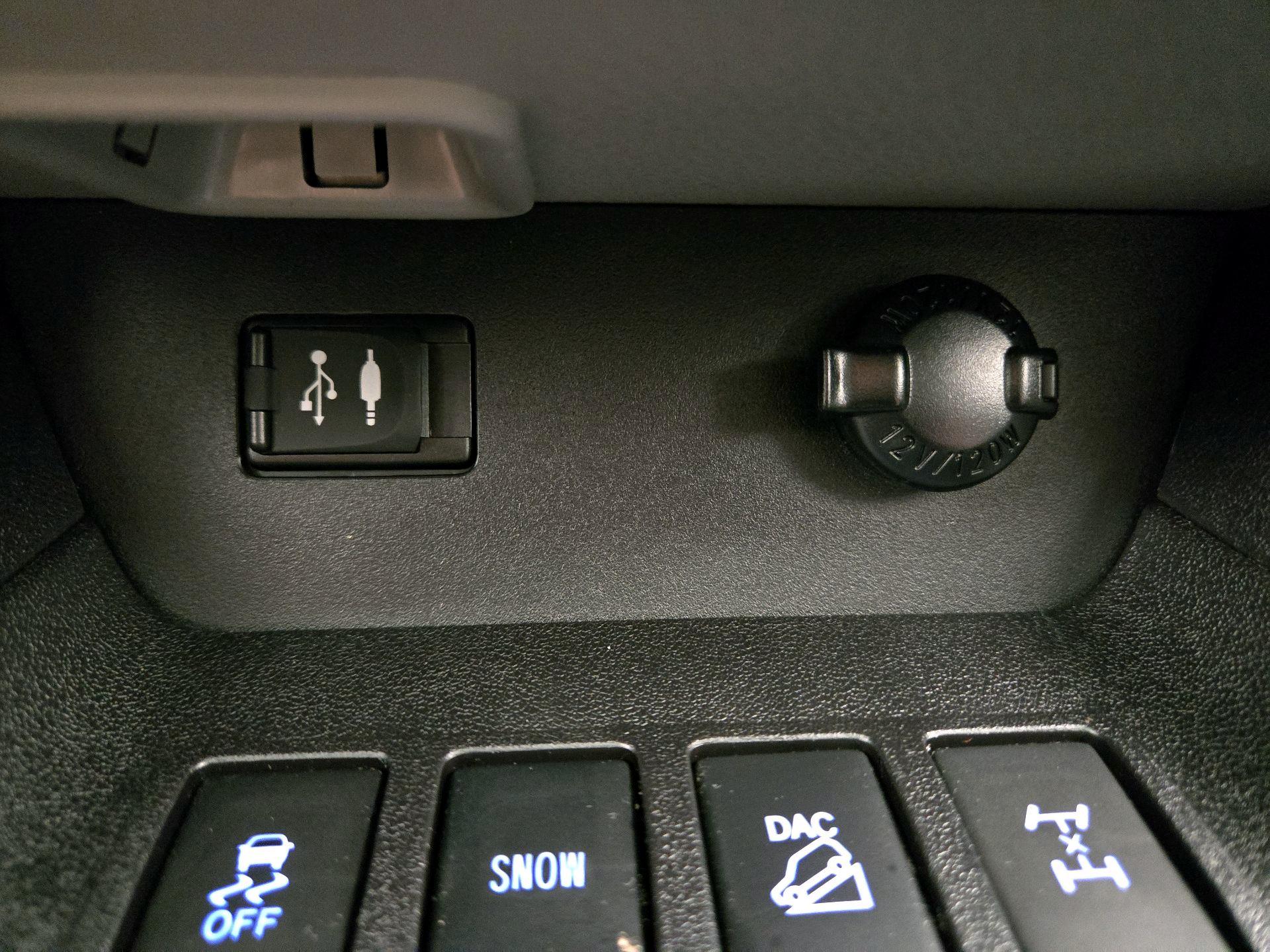 Thumbnail: 2016 Toyota Highlander - 19