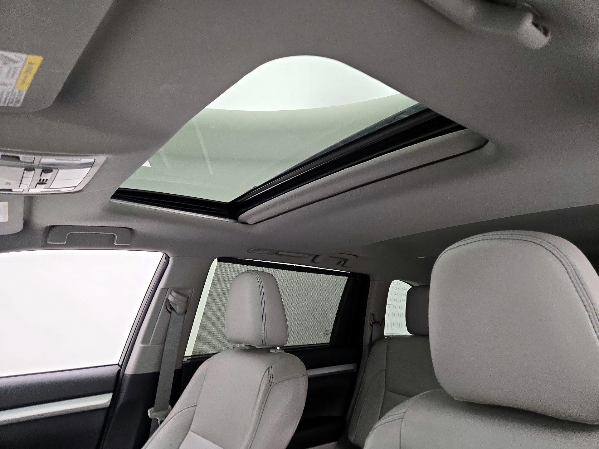 Thumbnail: 2016 Toyota Highlander - 20