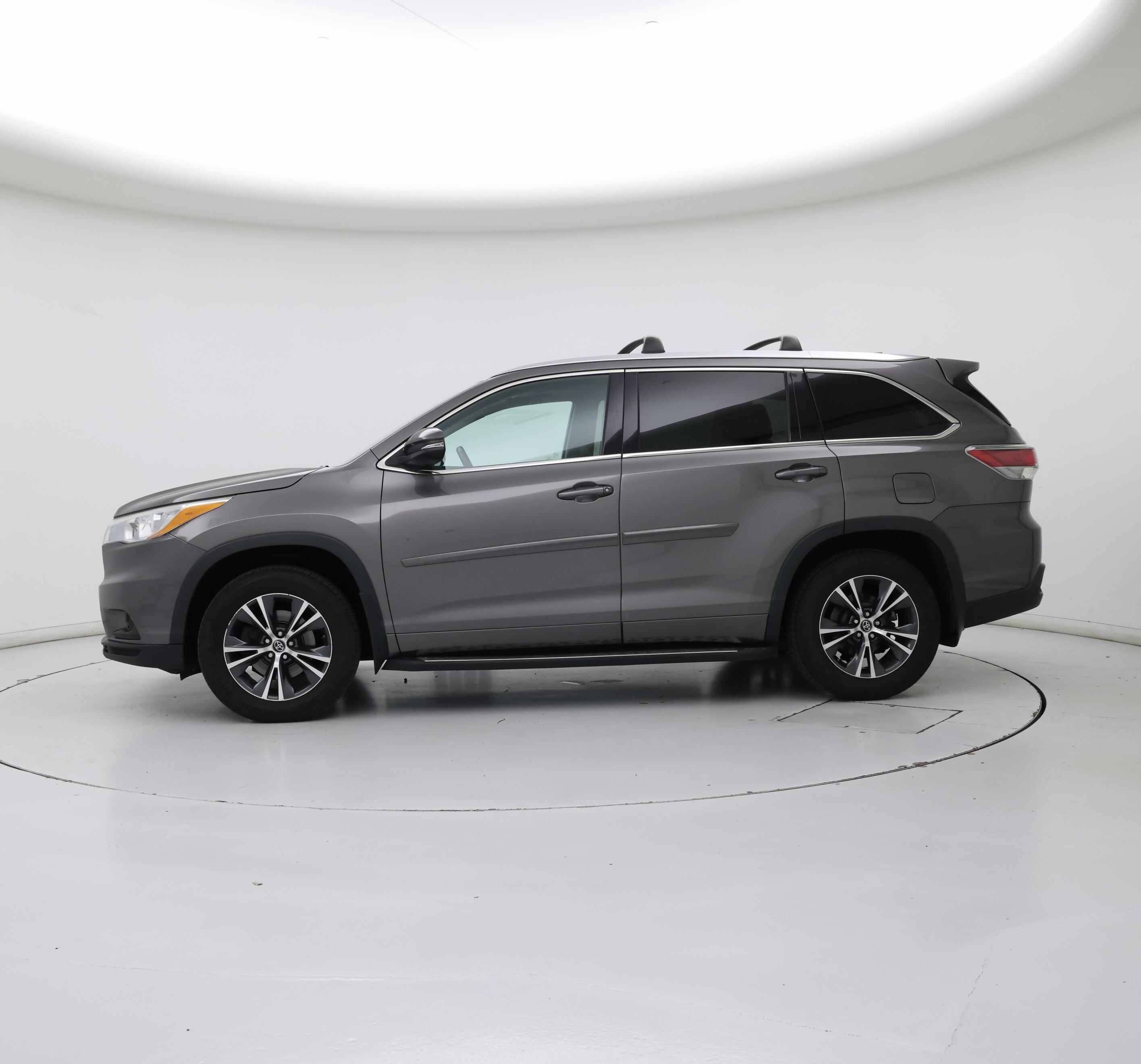 Thumbnail: 2016 Toyota Highlander - 3