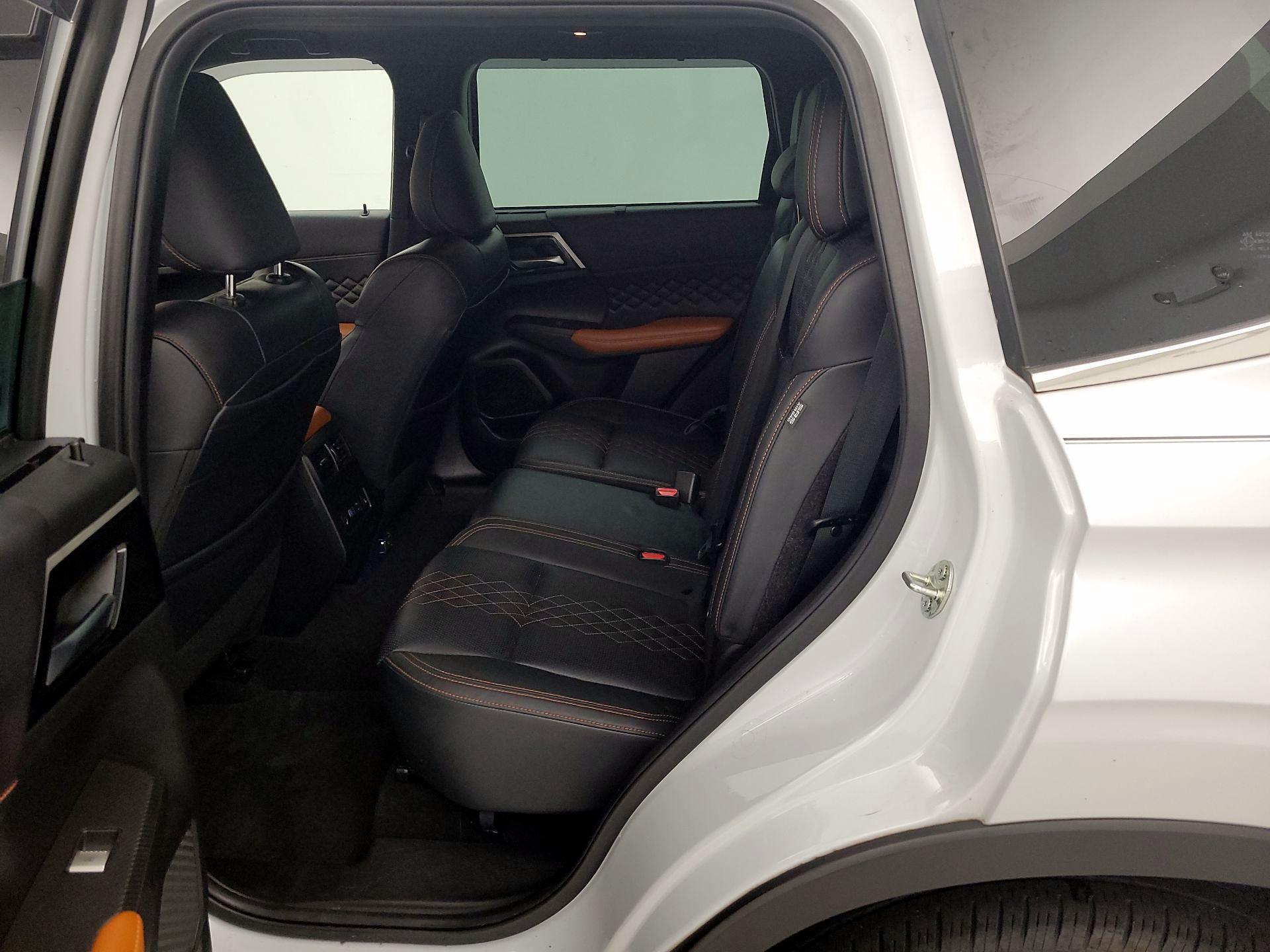 Thumbnail: 2022 Mitsubishi Outlander - 19