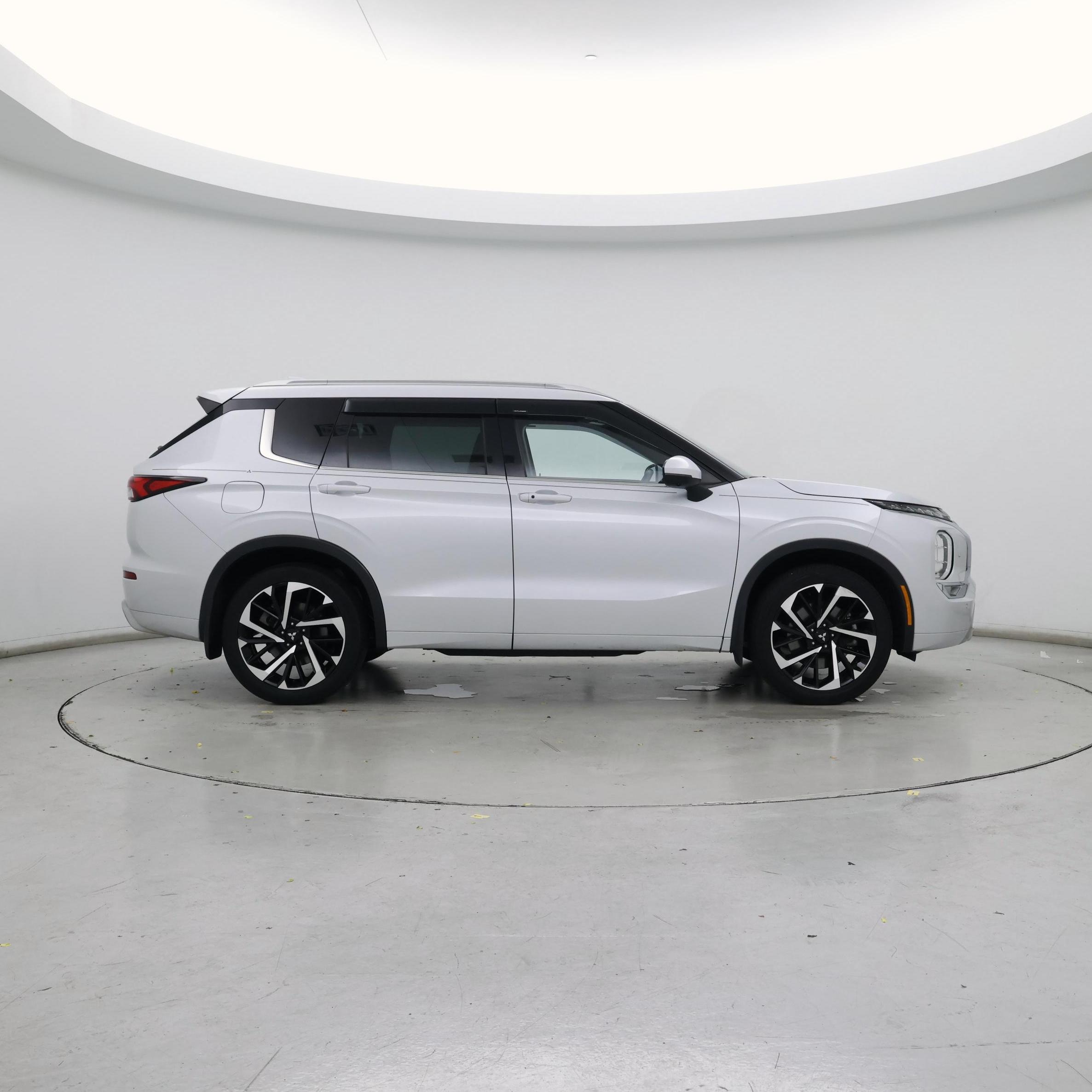 Thumbnail: 2022 Mitsubishi Outlander - 7