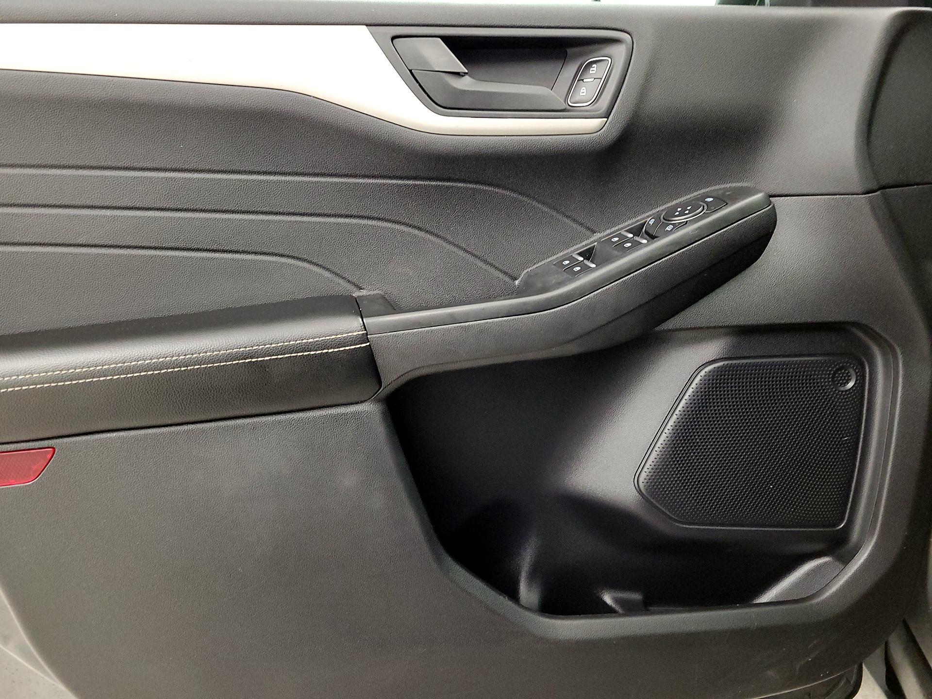 Thumbnail: 2022 Ford Escape - 12