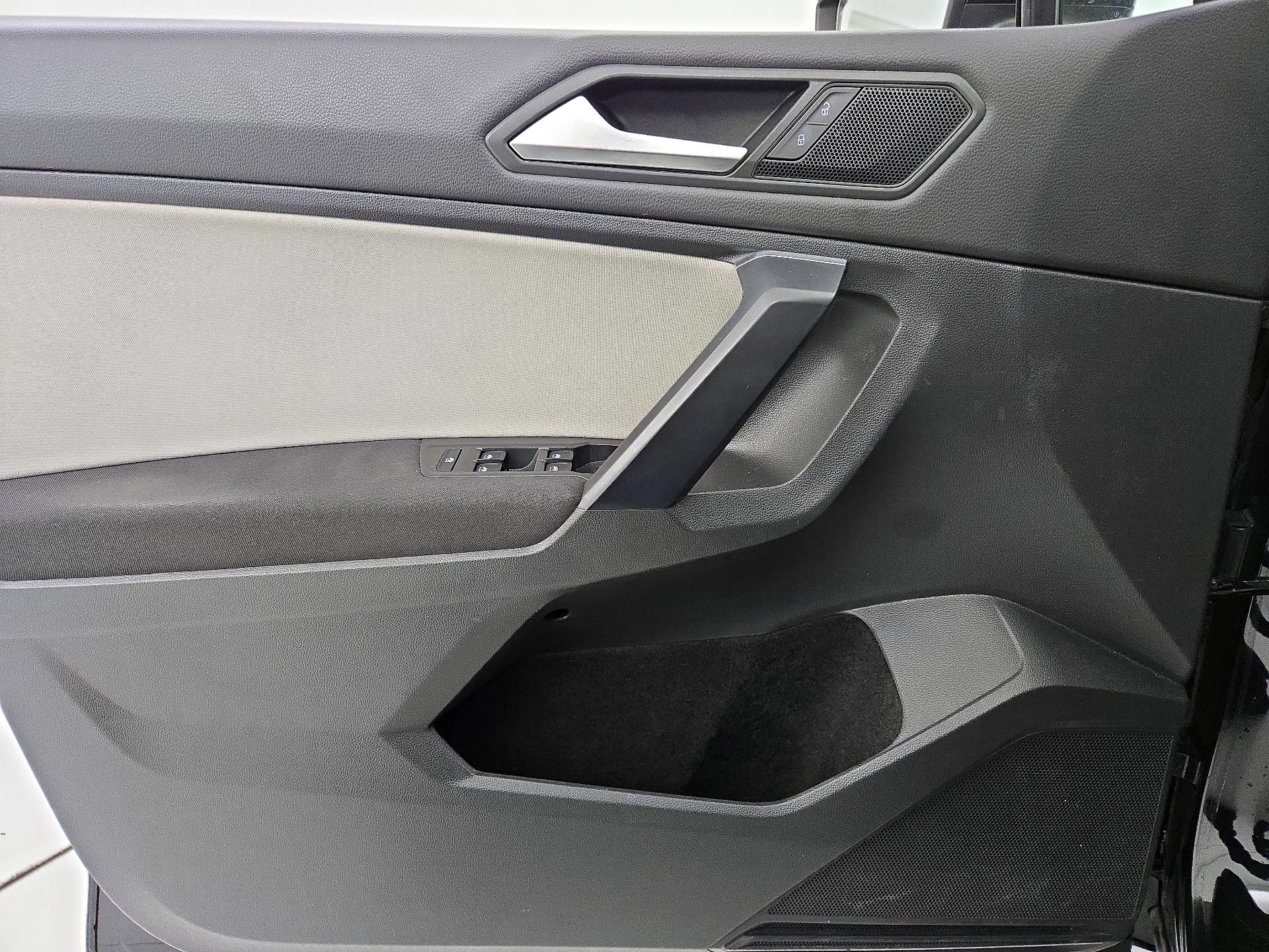 Thumbnail: 2021 Volkswagen Tiguan - 12