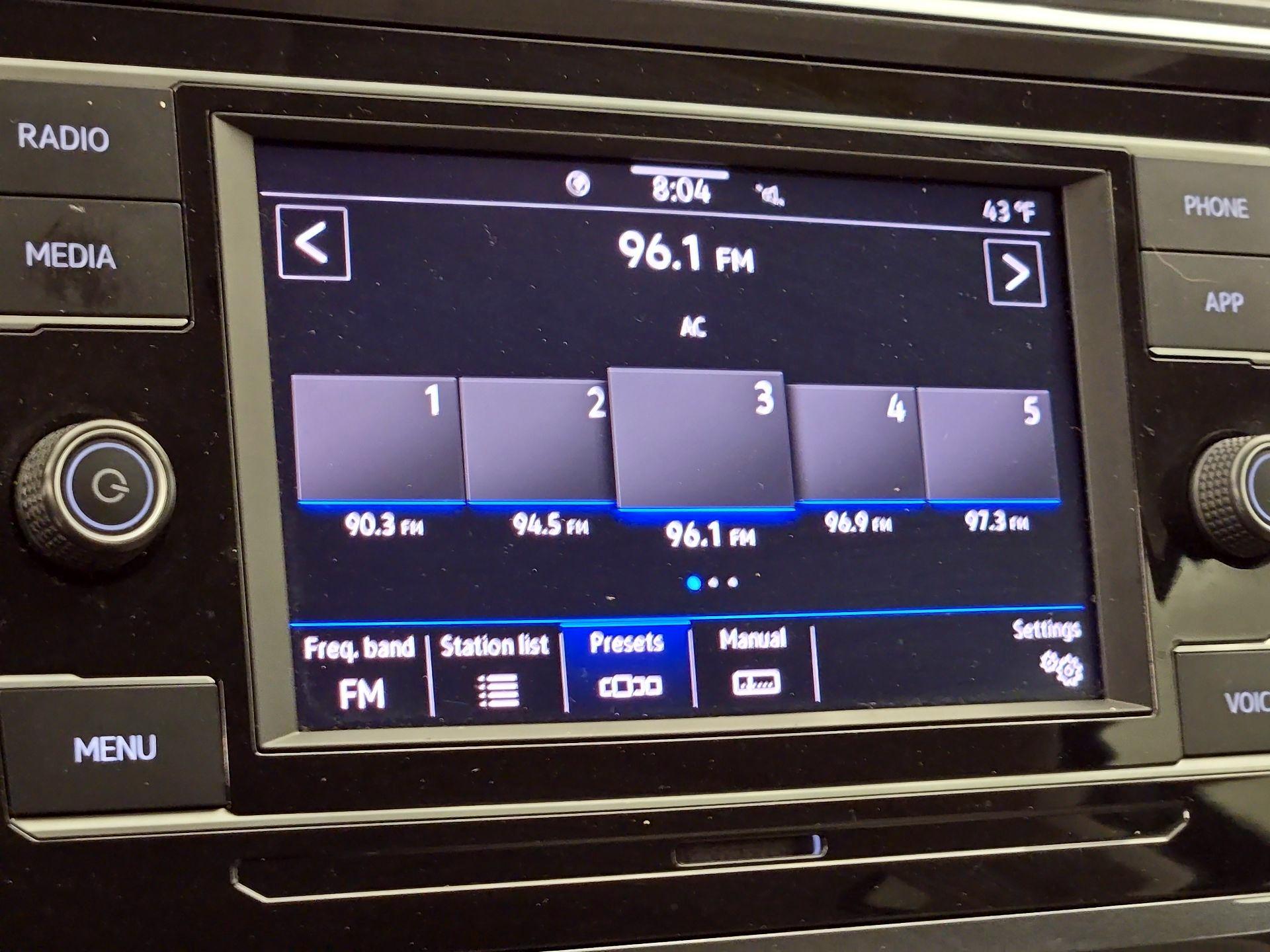 Thumbnail: 2021 Volkswagen Tiguan - 14