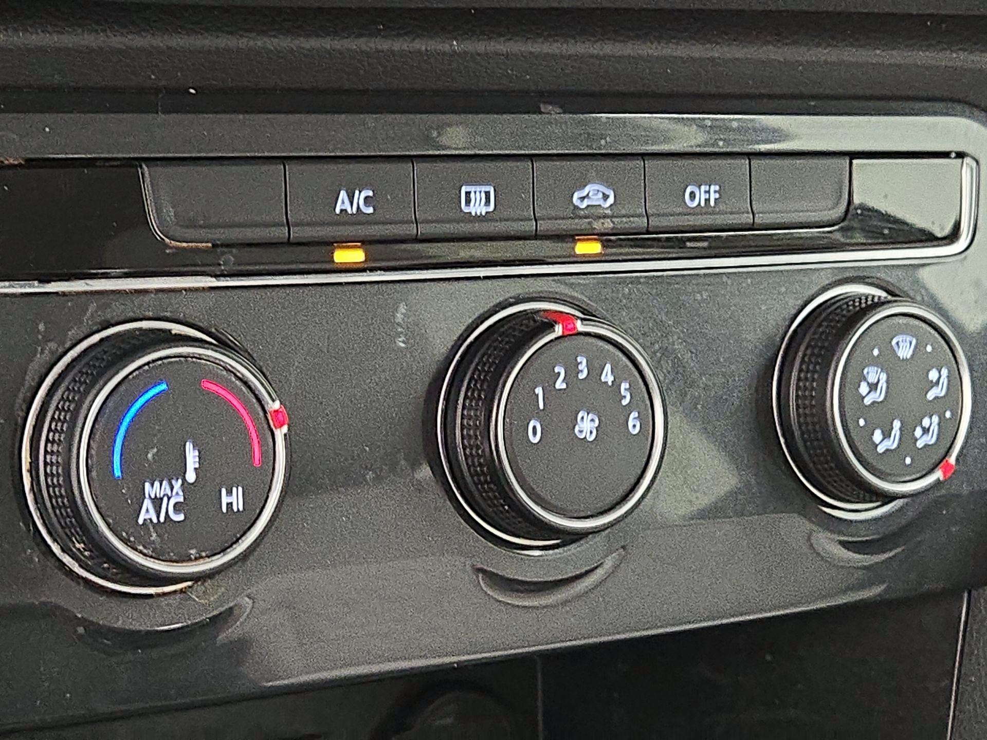 Thumbnail: 2021 Volkswagen Tiguan - 15