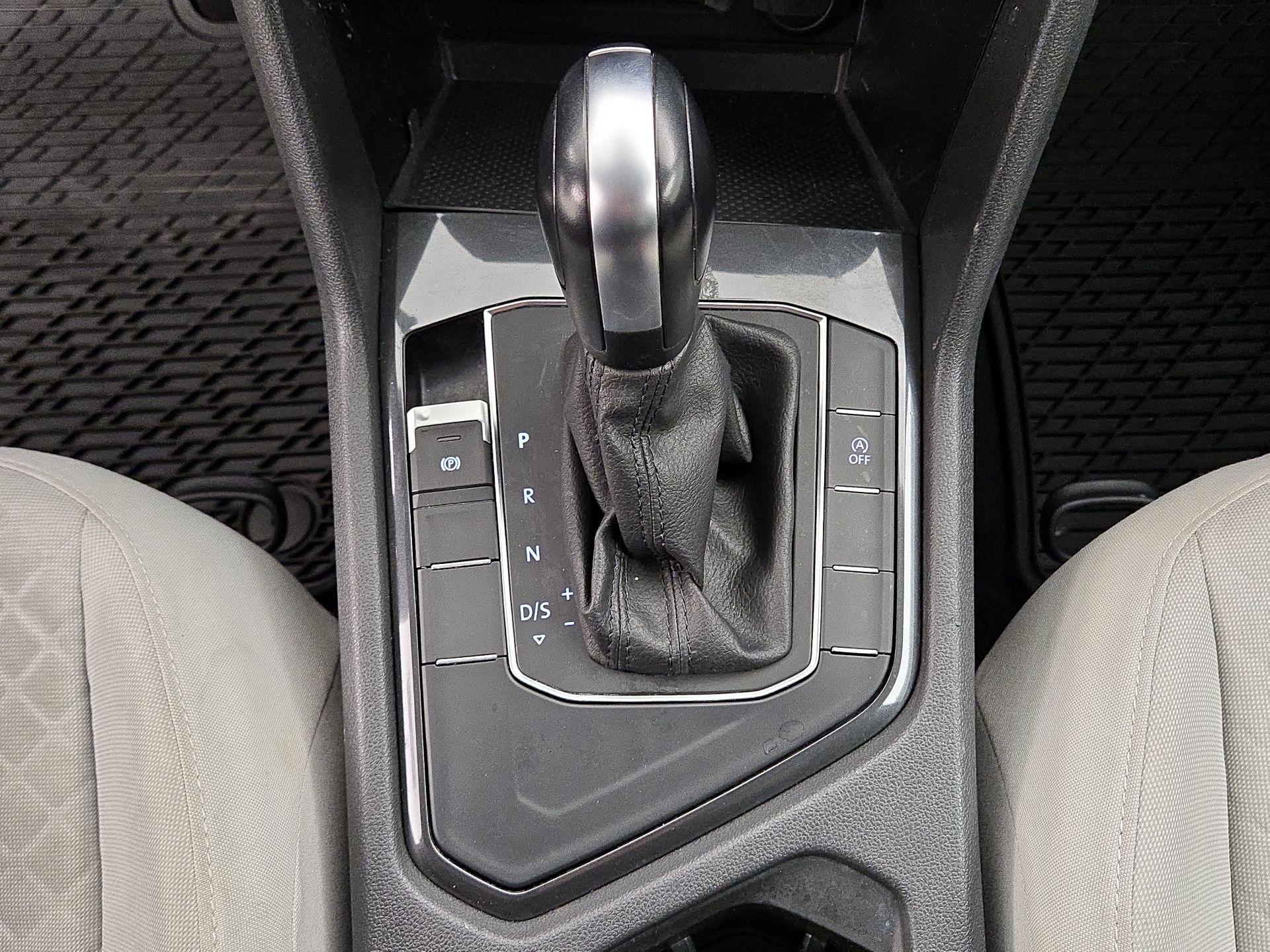 Thumbnail: 2021 Volkswagen Tiguan - 16