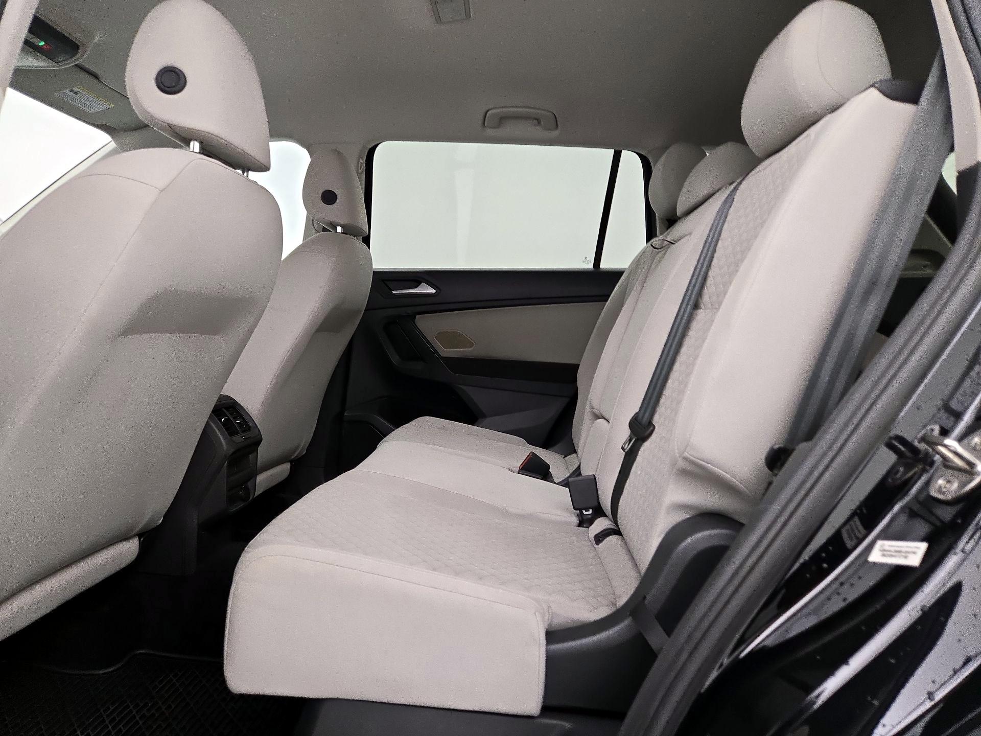 Thumbnail: 2021 Volkswagen Tiguan - 18