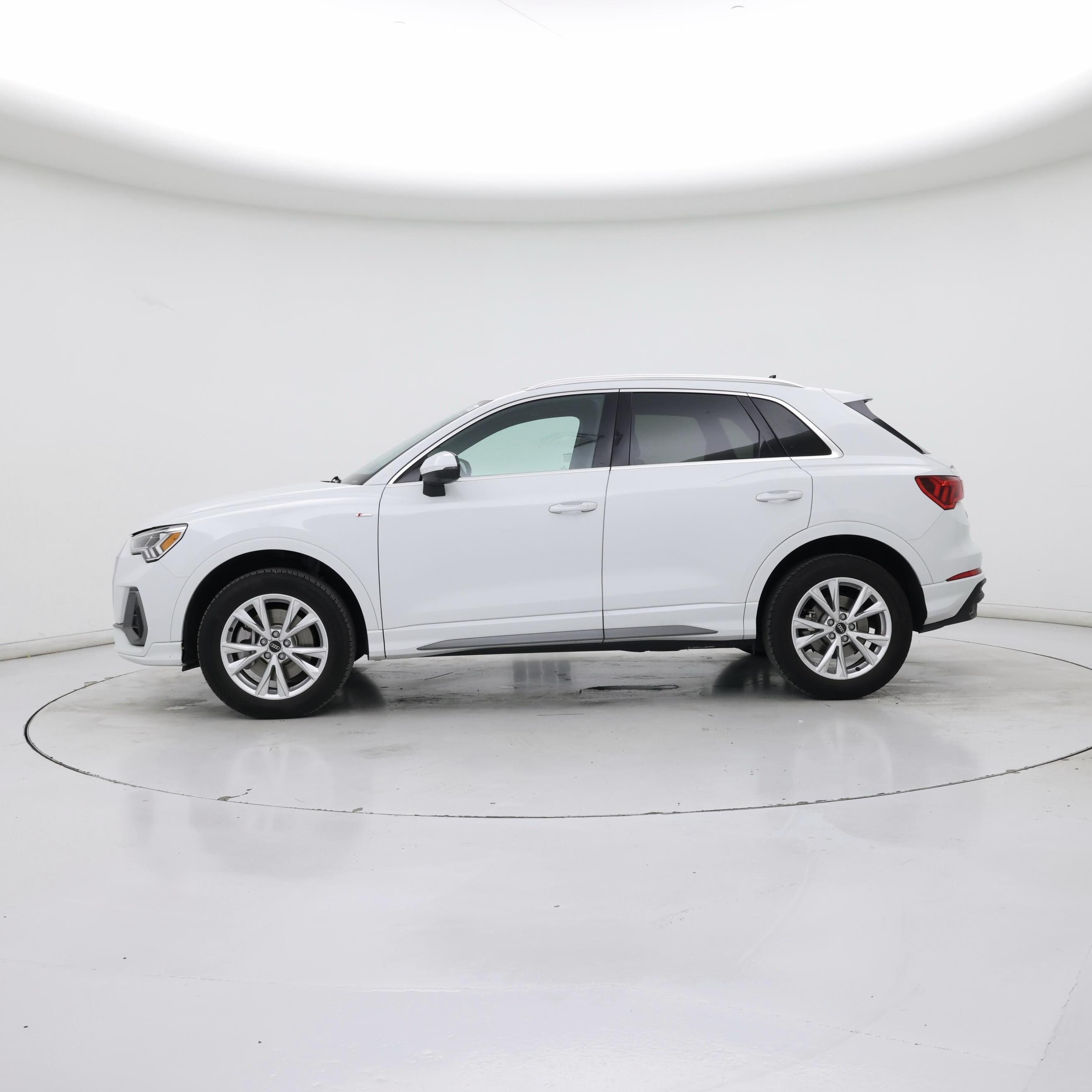 Thumbnail: 2023 Audi Q3 - 3