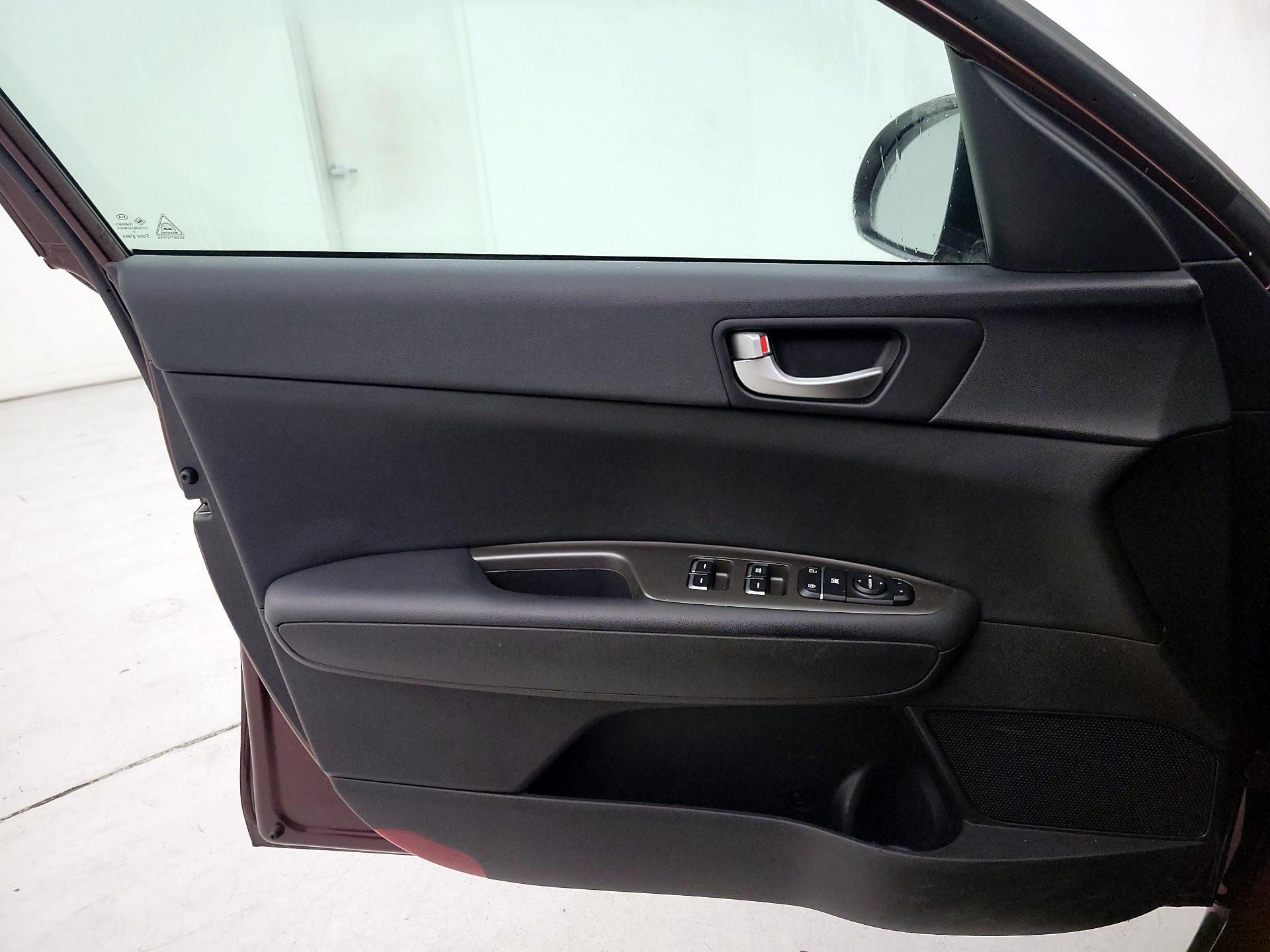 Thumbnail: 2019 Kia Optima - 12