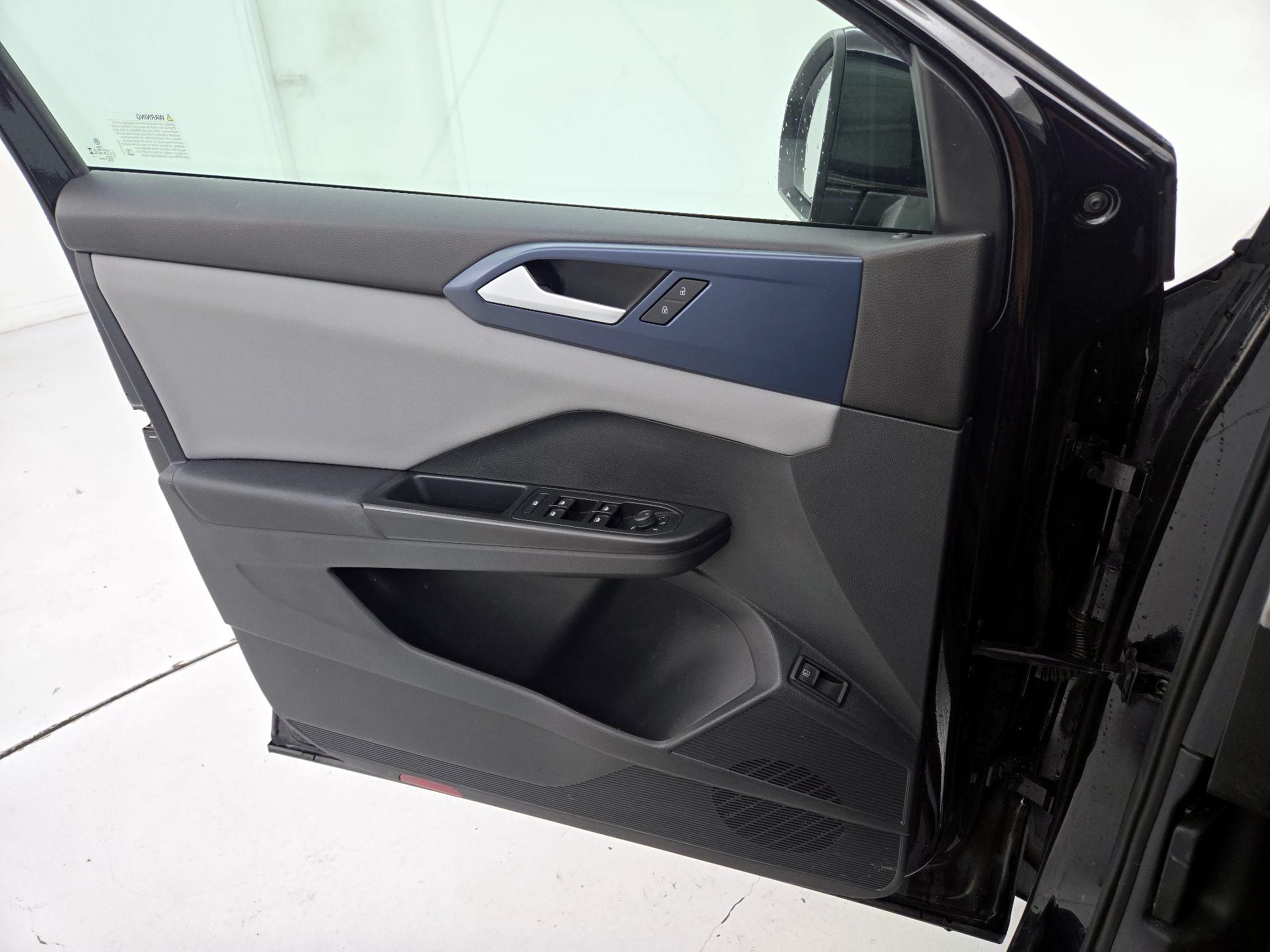 Thumbnail: 2023 Volkswagen Taos - 12