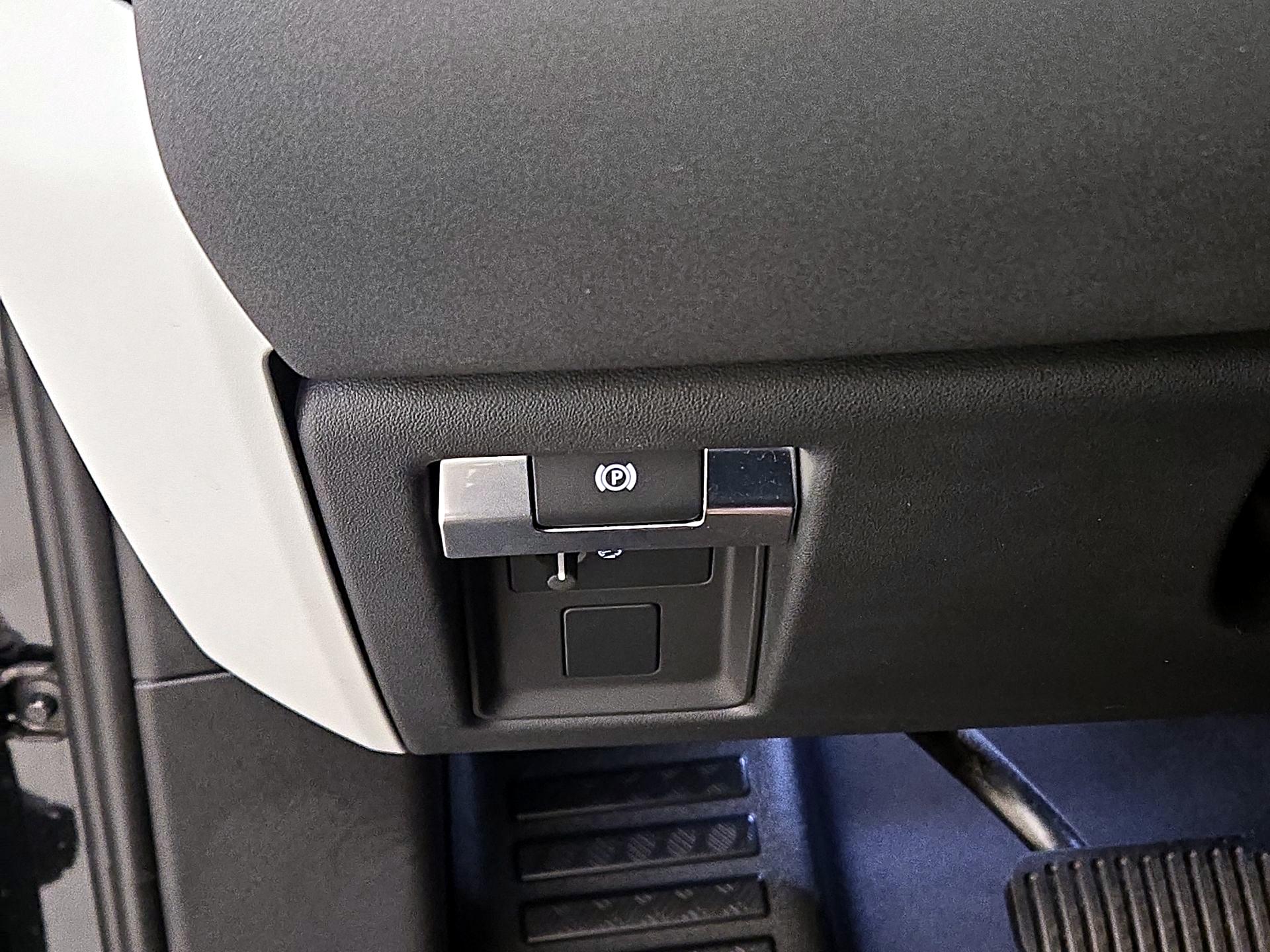 Thumbnail: 2023 Land Rover Defender - 13