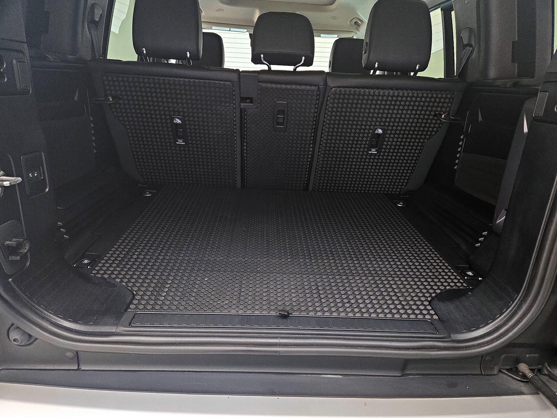 Thumbnail: 2023 Land Rover Defender - 19