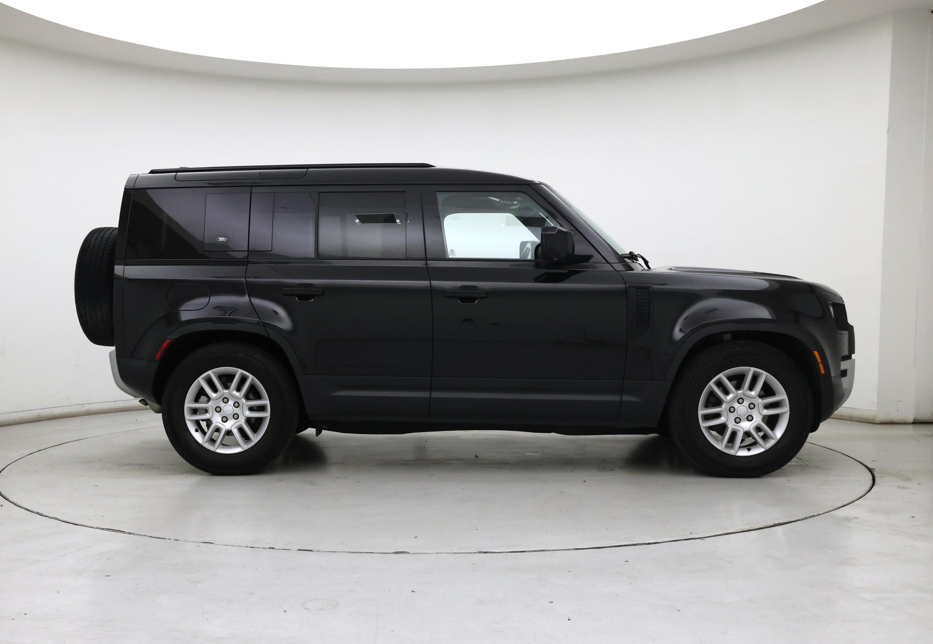 Thumbnail: 2023 Land Rover Defender - 7