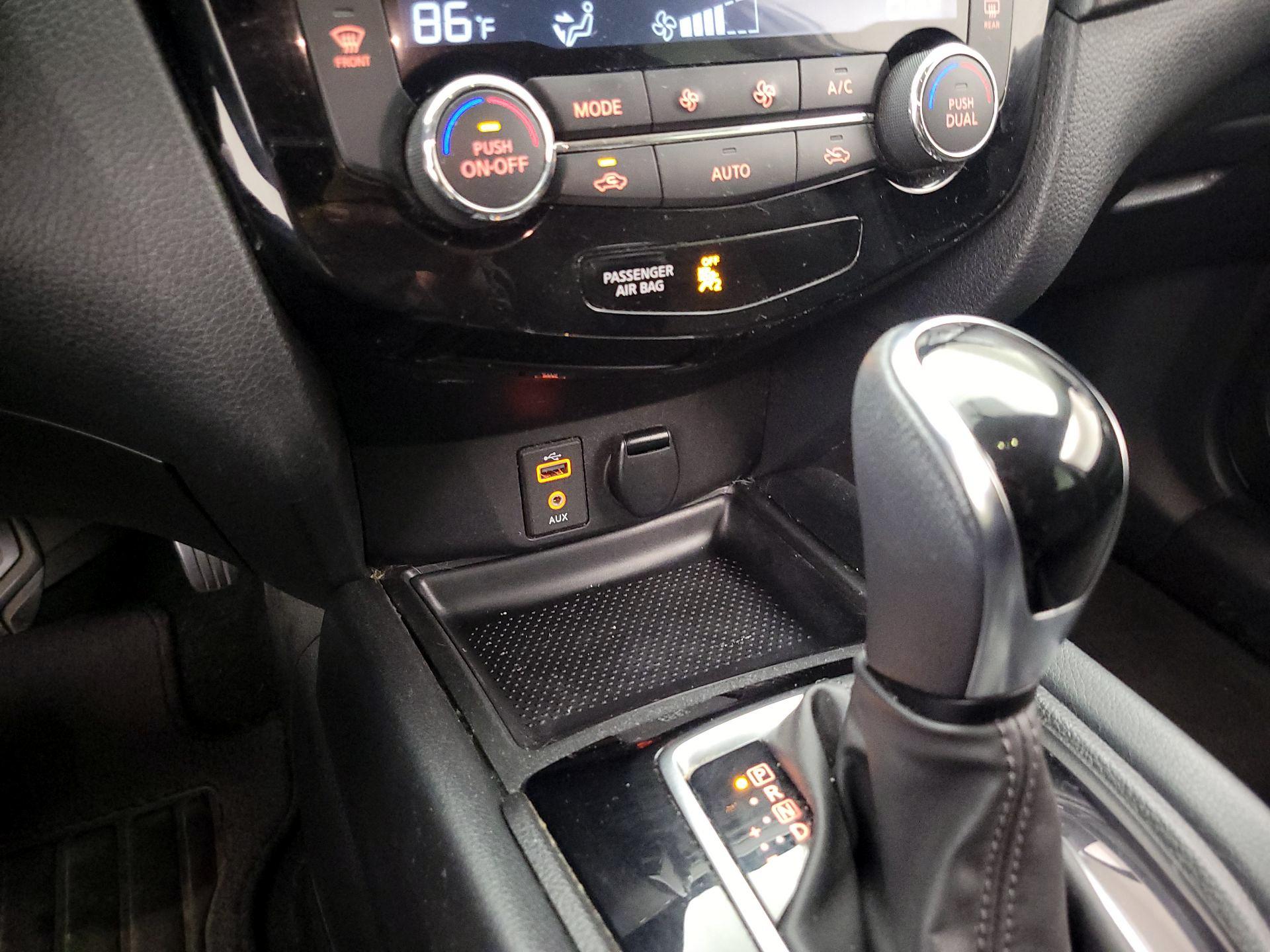 Thumbnail: 2017 Nissan Rogue - 18