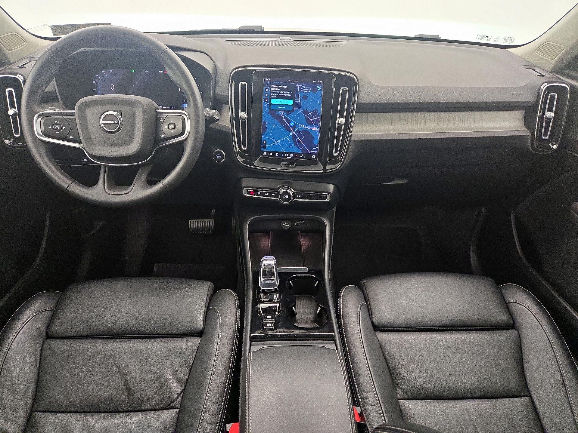 Thumbnail: 2023 Volvo XC40 - 9