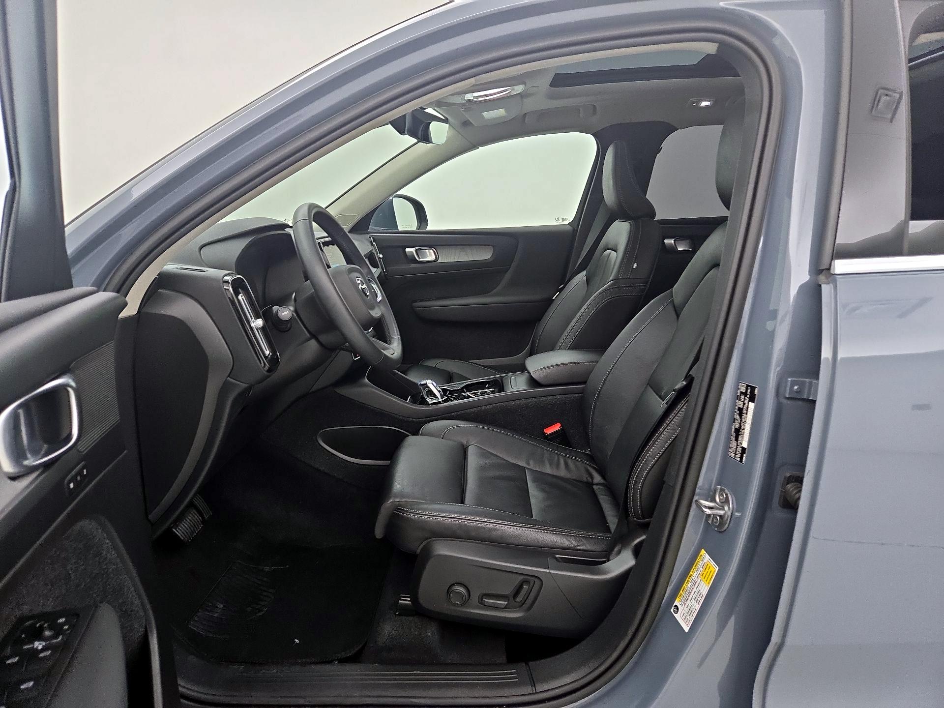 Thumbnail: 2023 Volvo XC40 - 11