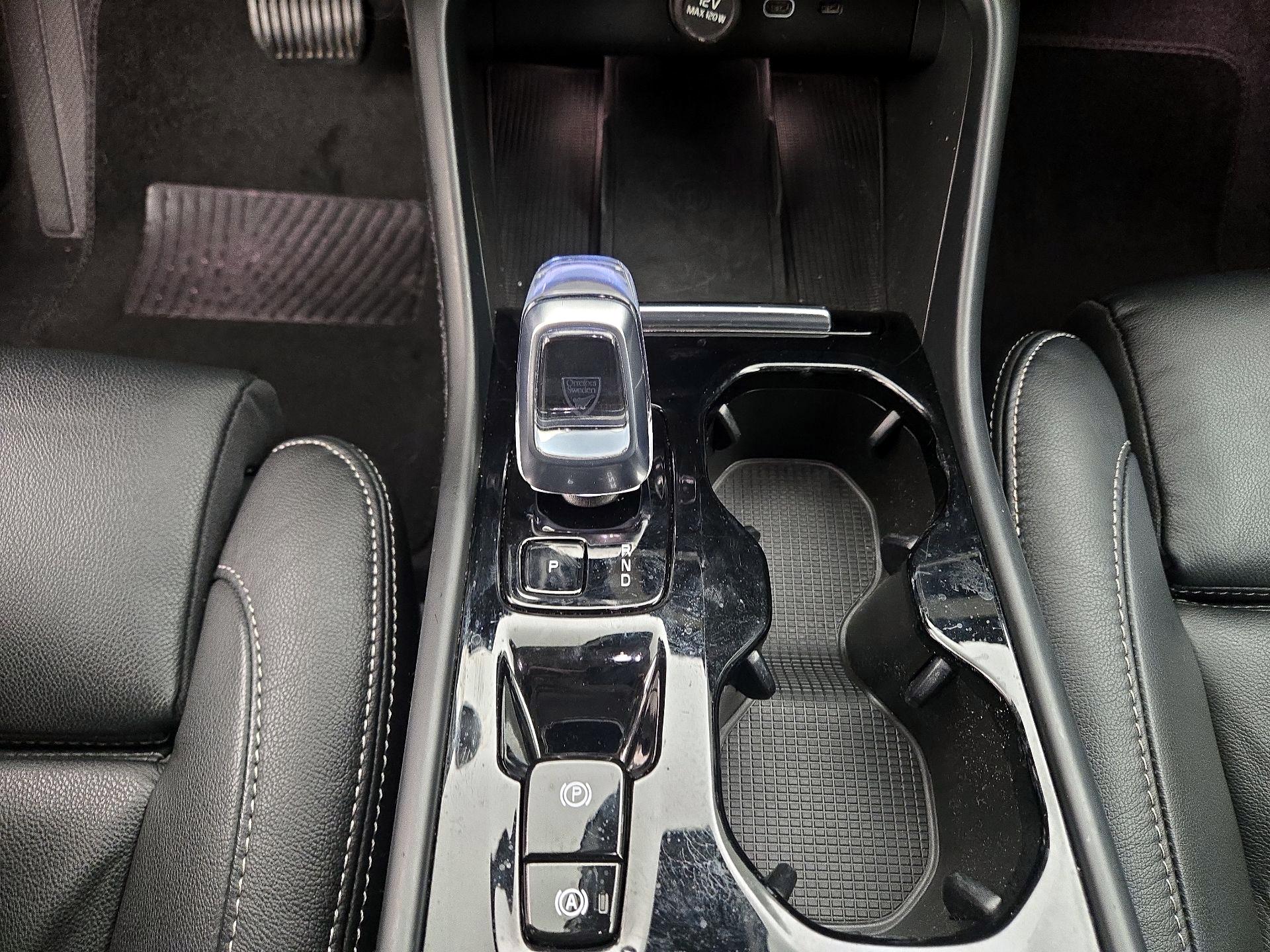 Thumbnail: 2023 Volvo XC40 - 17