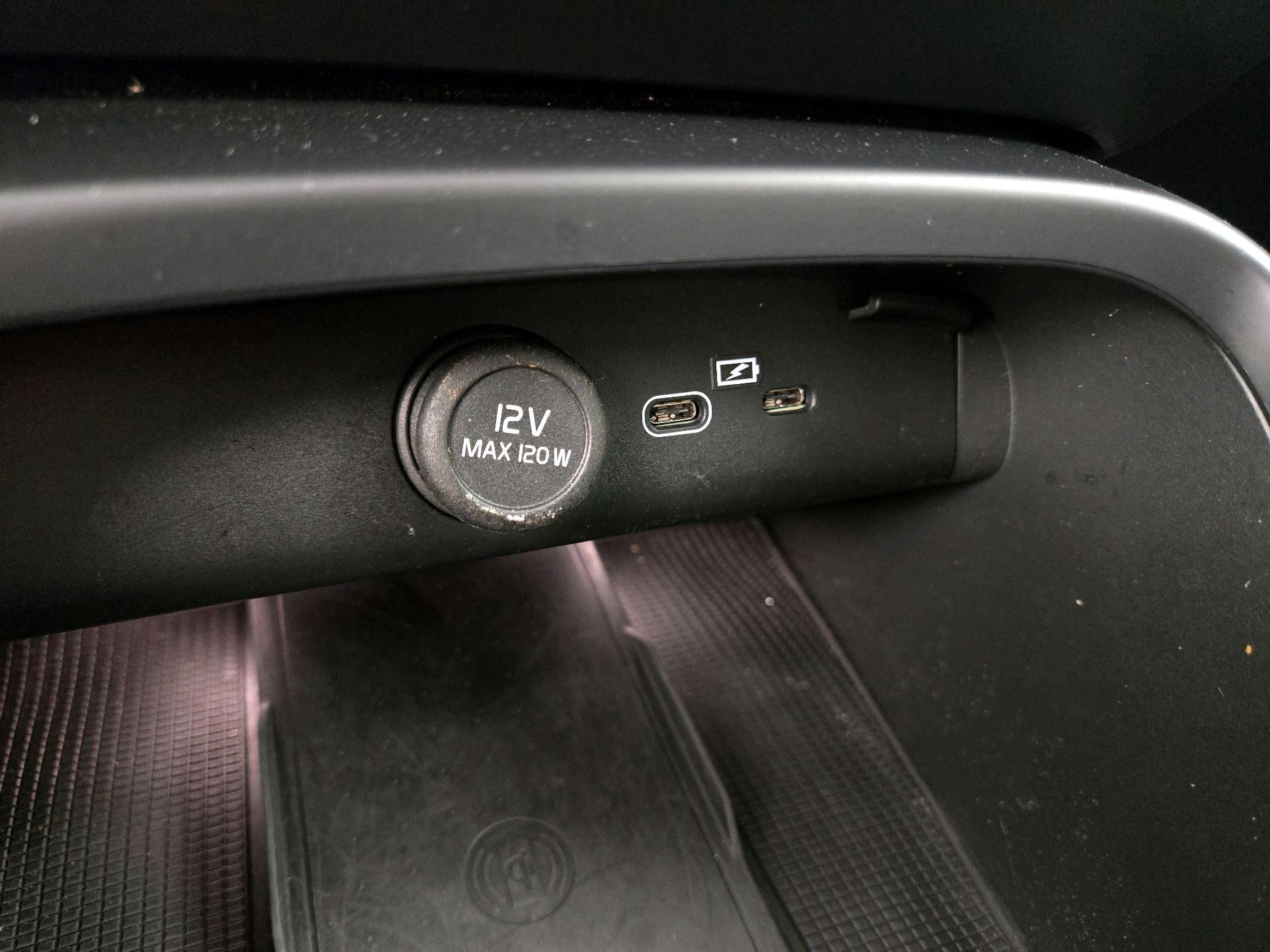 Thumbnail: 2023 Volvo XC40 - 18