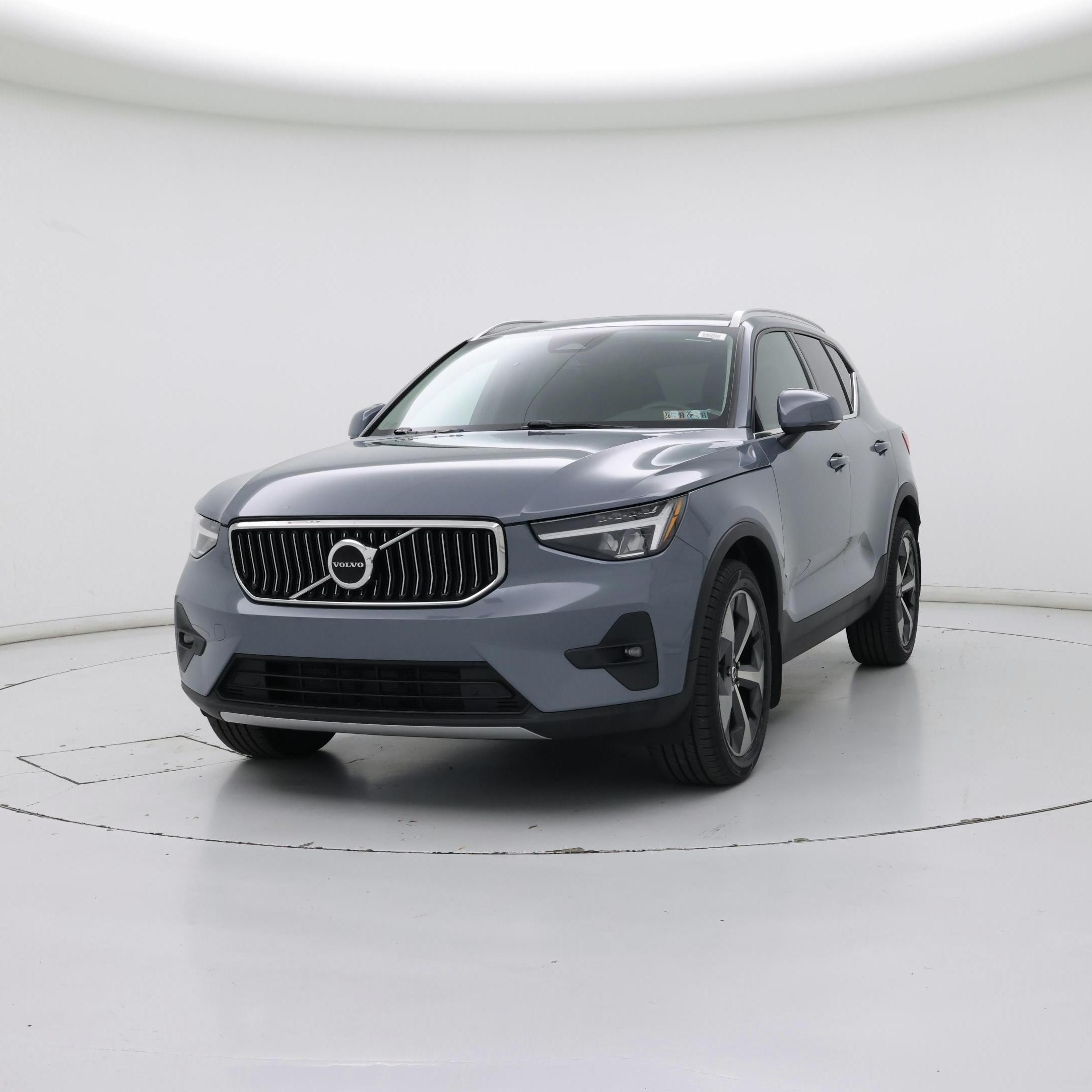 Thumbnail: 2023 Volvo XC40 - 4