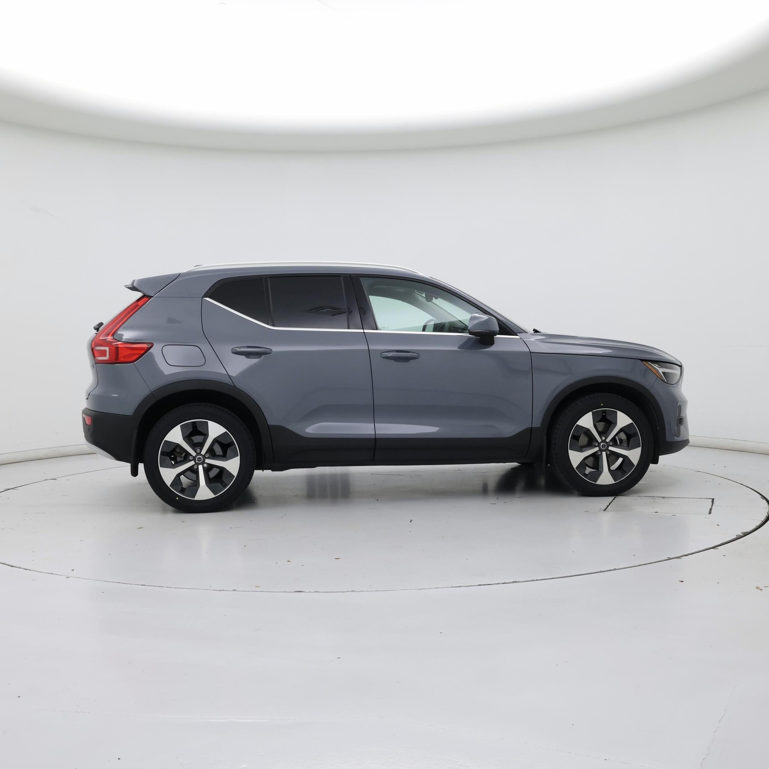 Thumbnail: 2023 Volvo XC40 - 7