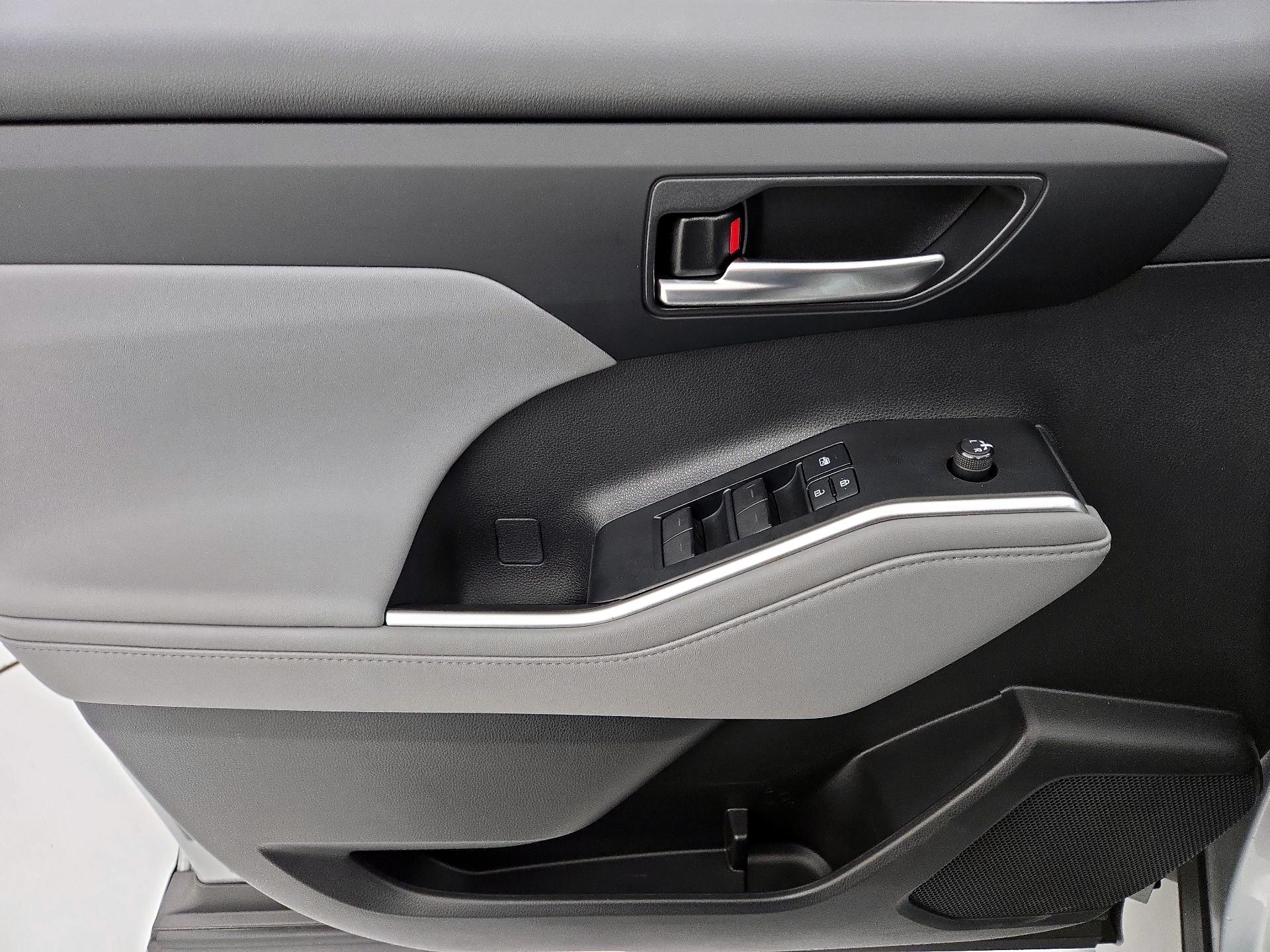 Thumbnail: 2021 Toyota Highlander - 12