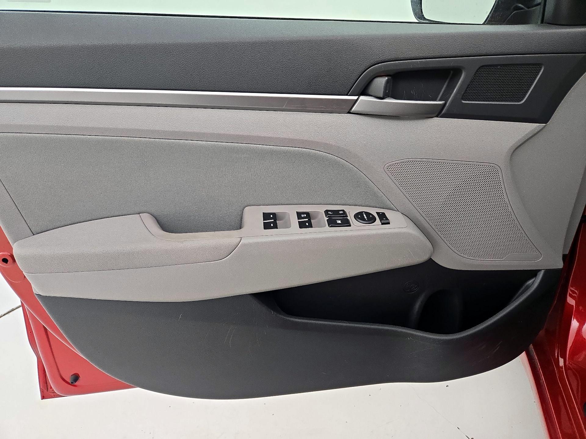 Thumbnail: 2017 Hyundai Elantra - 12