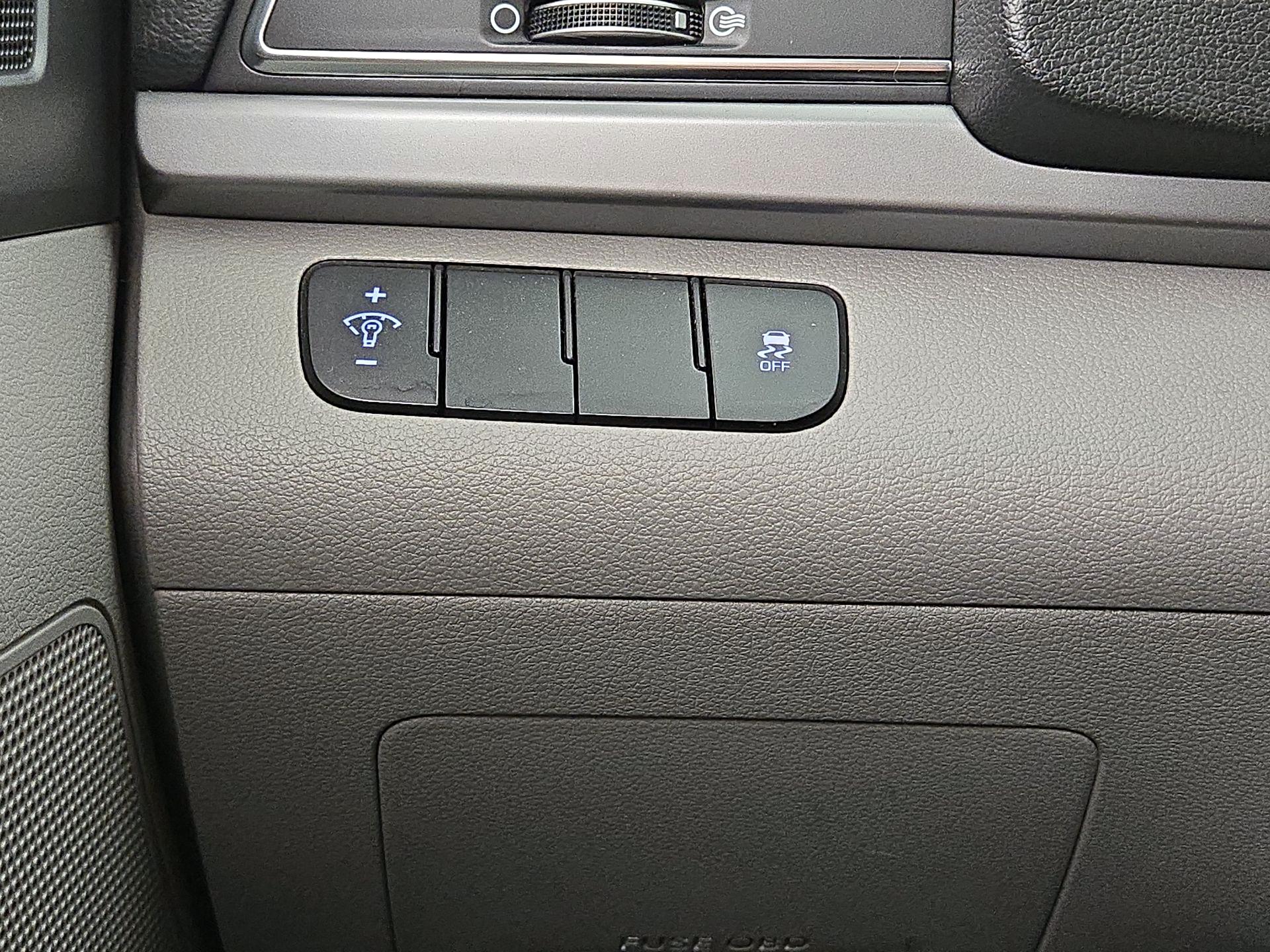 Thumbnail: 2017 Hyundai Elantra - 13