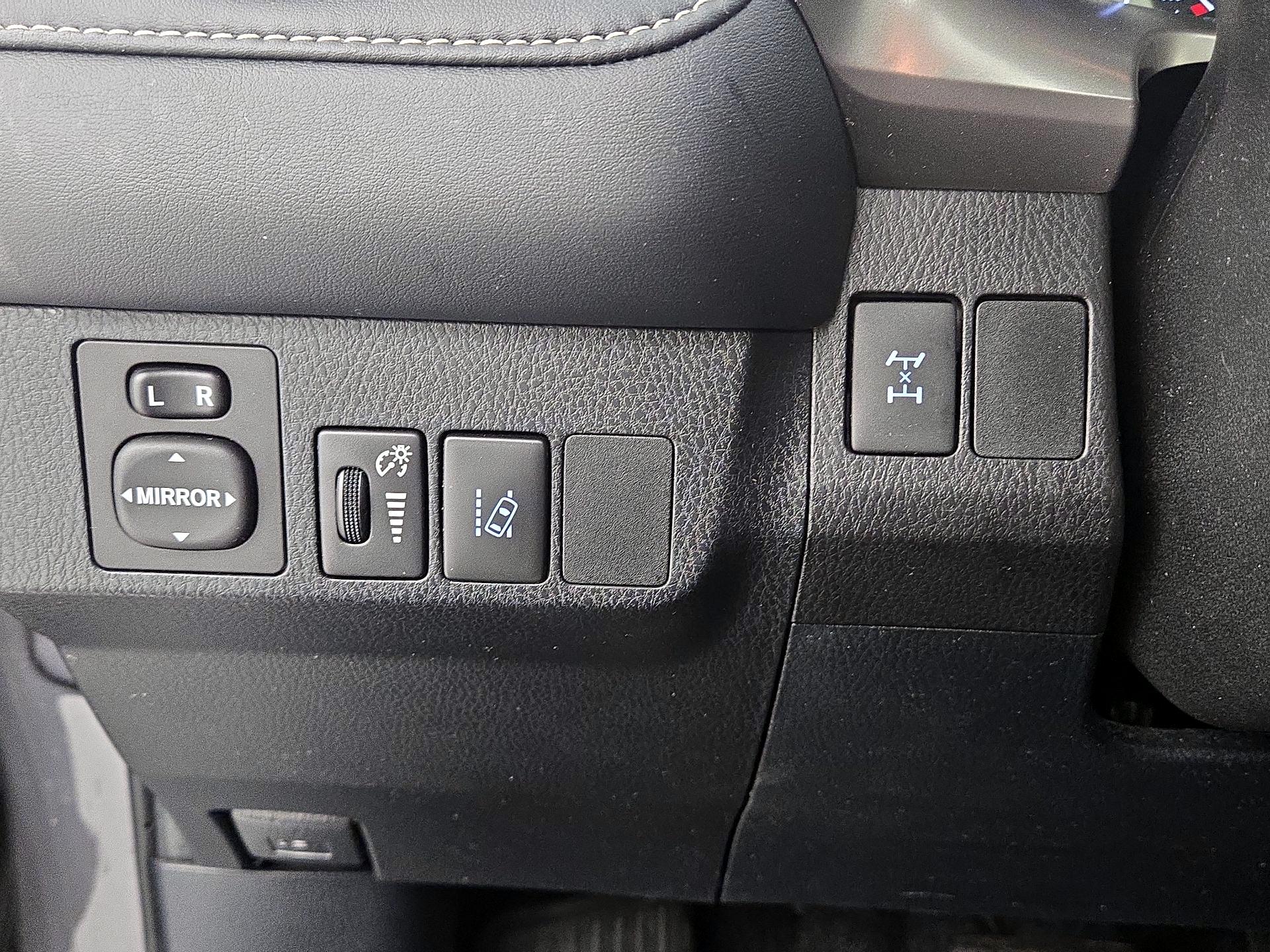 Thumbnail: 2018 Toyota RAV4 - 13