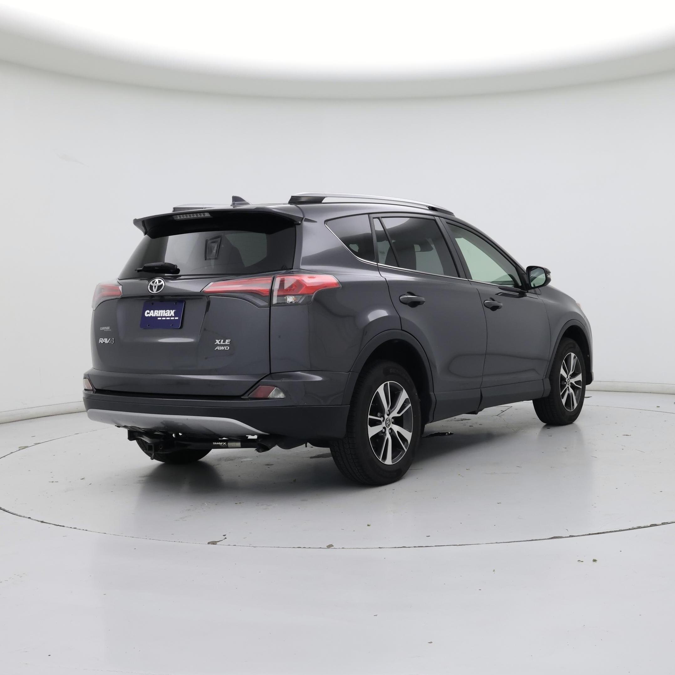 Thumbnail: 2018 Toyota RAV4 - 8